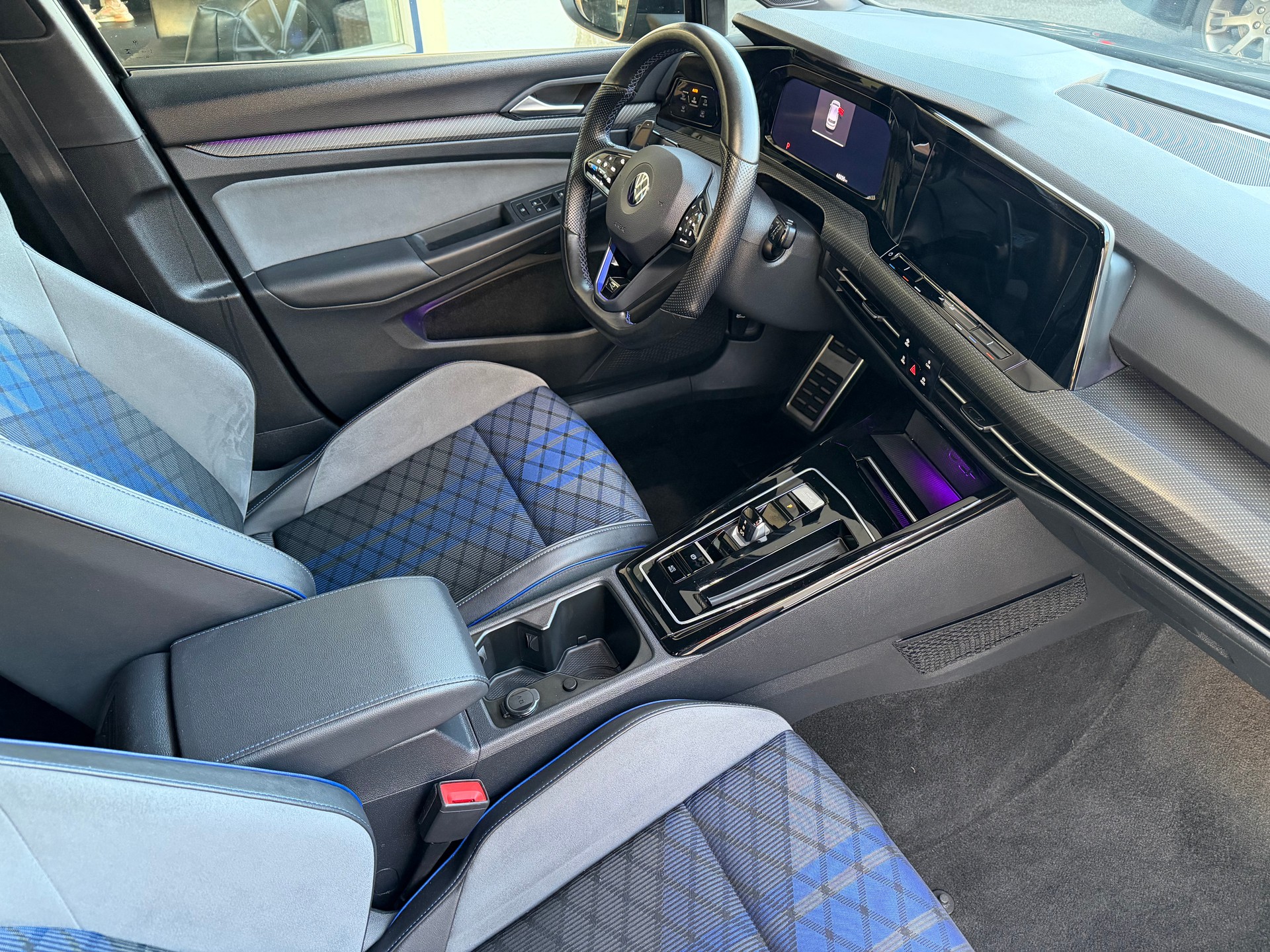 VW Golf 2.0 TSI R DSG 4Motion-image-8