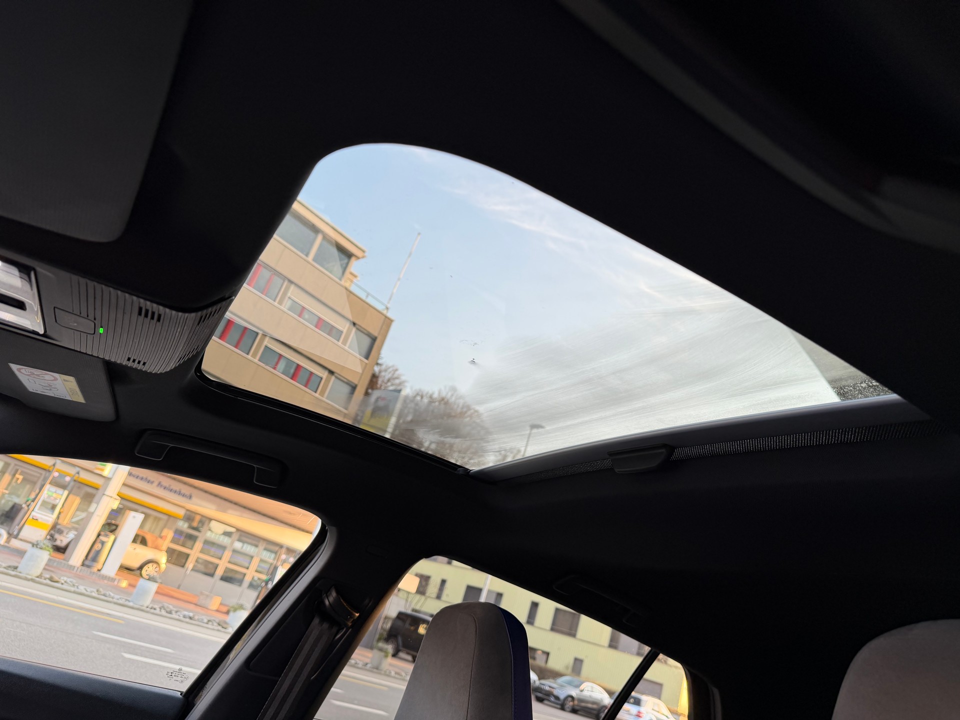 VW Golf 2.0 TSI R DSG 4Motion-image-10