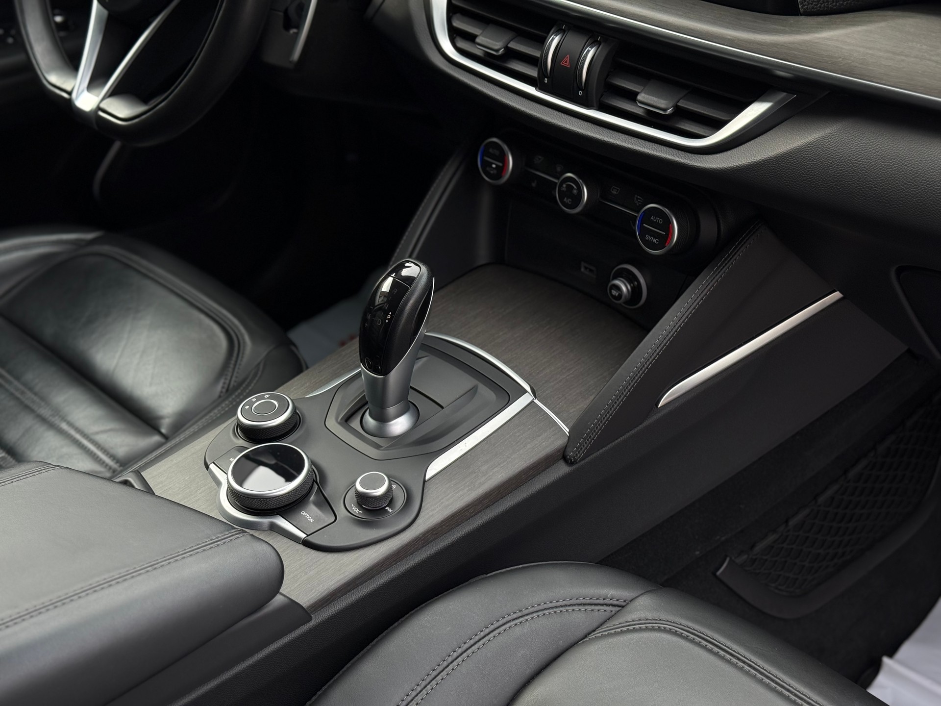 ALFA ROMEO Stelvio 2.0 Super Q4 Automatic-image-17