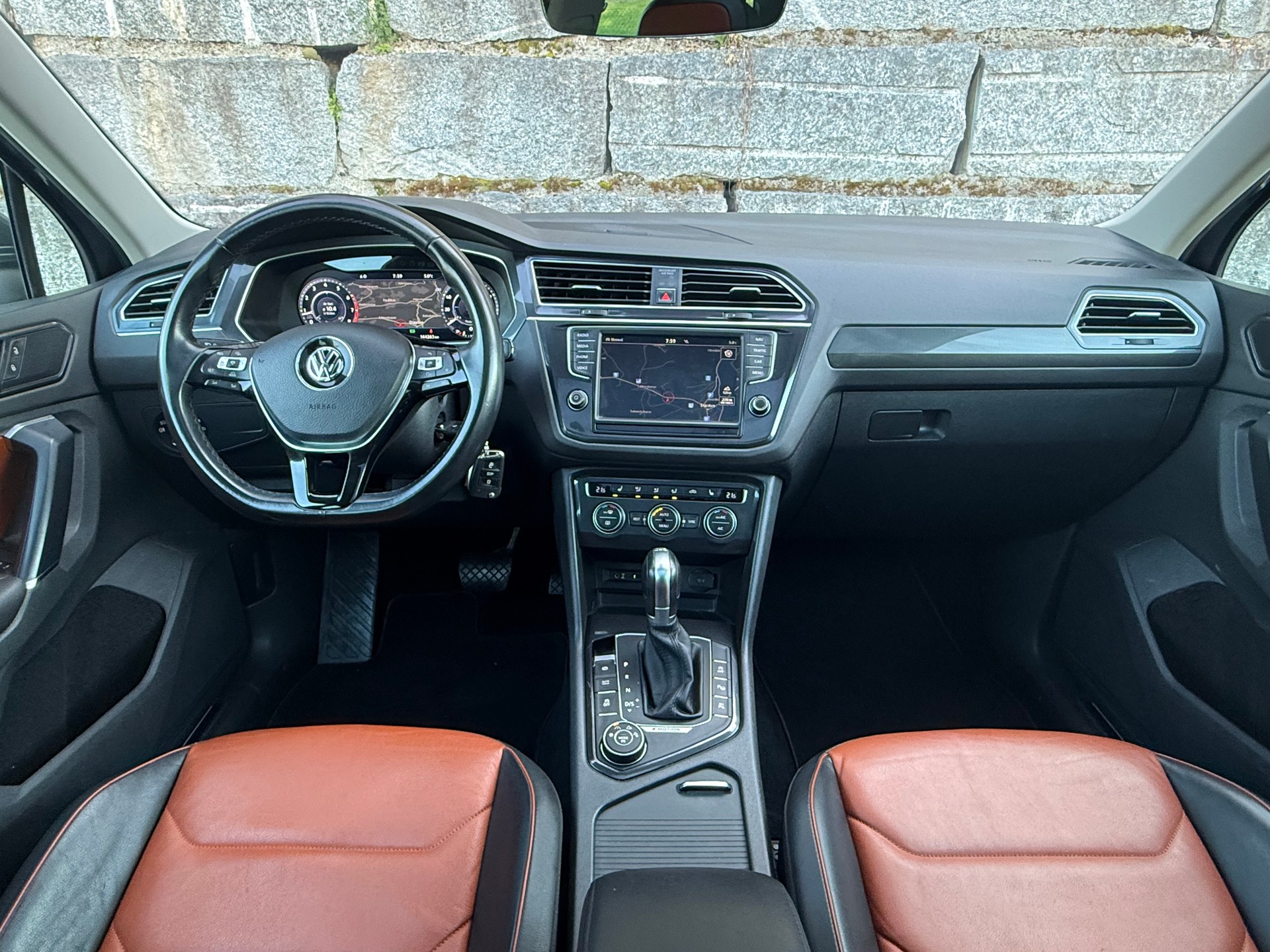 VW Tiguan 2.0TSI R-Line 4Motion DSG-image-4