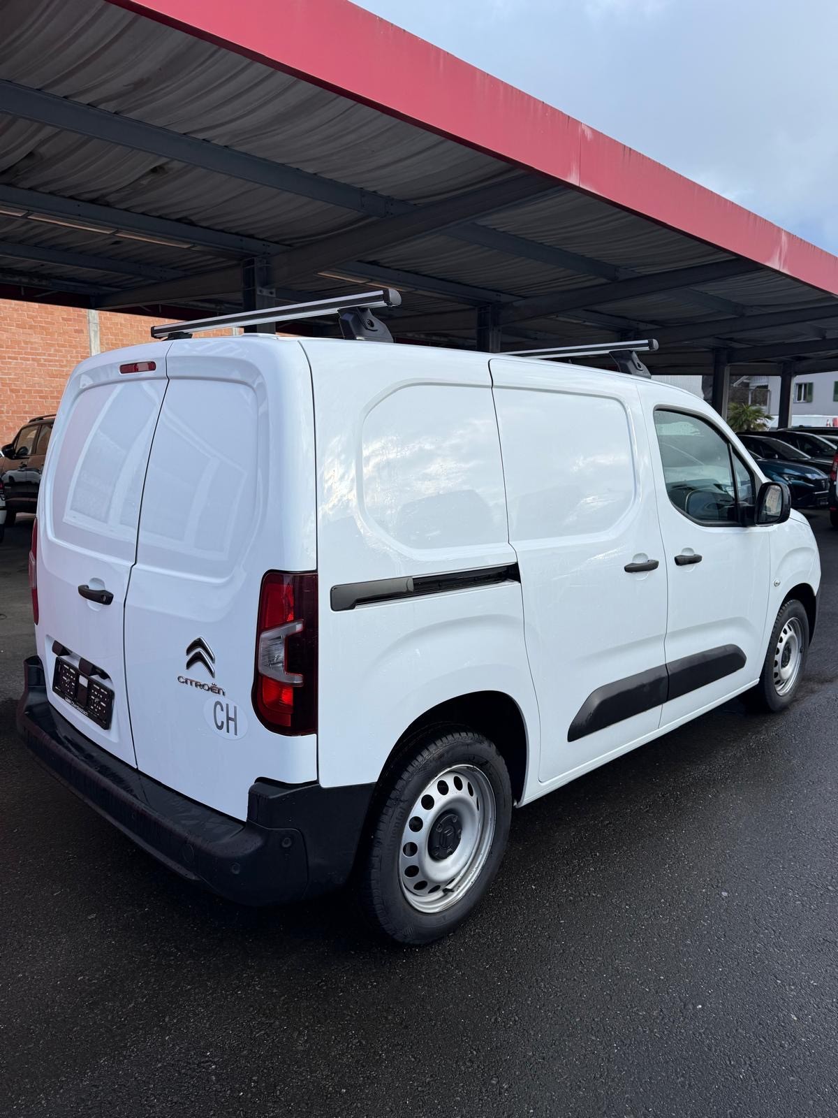 CITROEN Berlingo Van 1.2 Pure Tech 130 s/s Club EAT8 1000kg-image-2