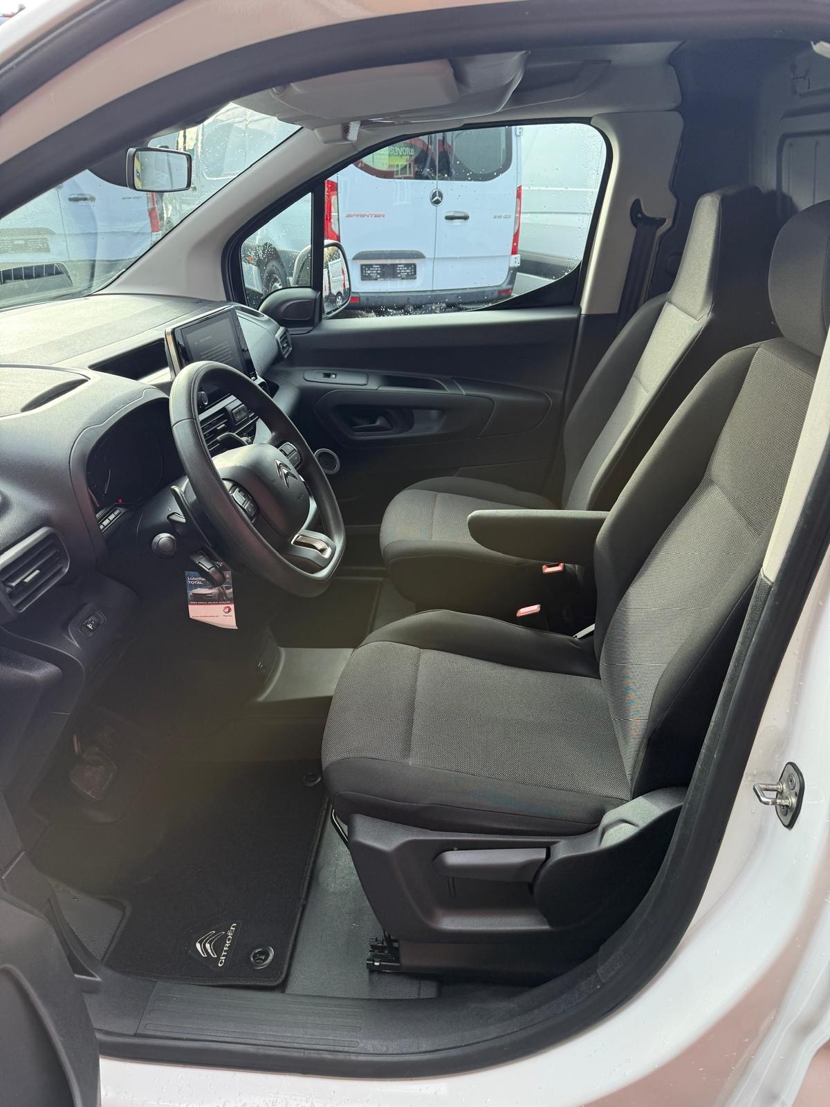 CITROEN Berlingo Van 1.2 Pure Tech 130 s/s Club EAT8 1000kg-image-3