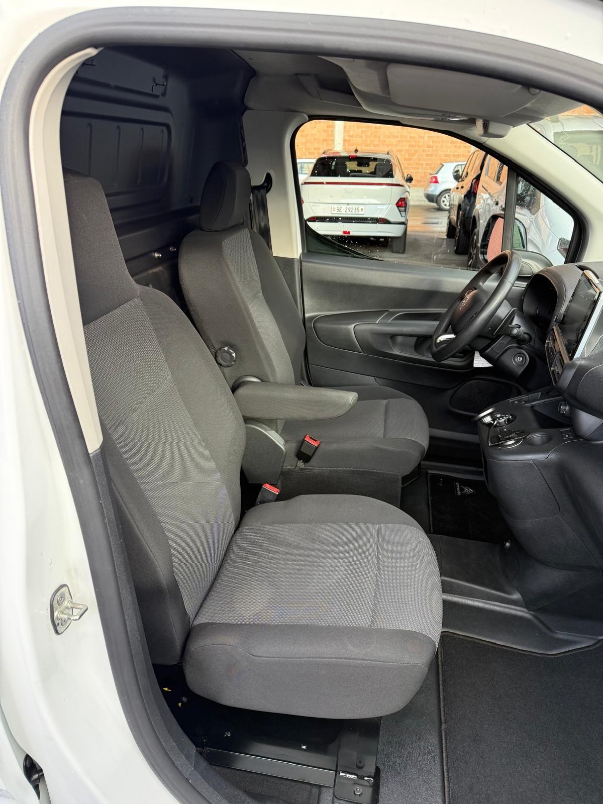 CITROEN Berlingo Van 1.2 Pure Tech 130 s/s Club EAT8 1000kg-image-4