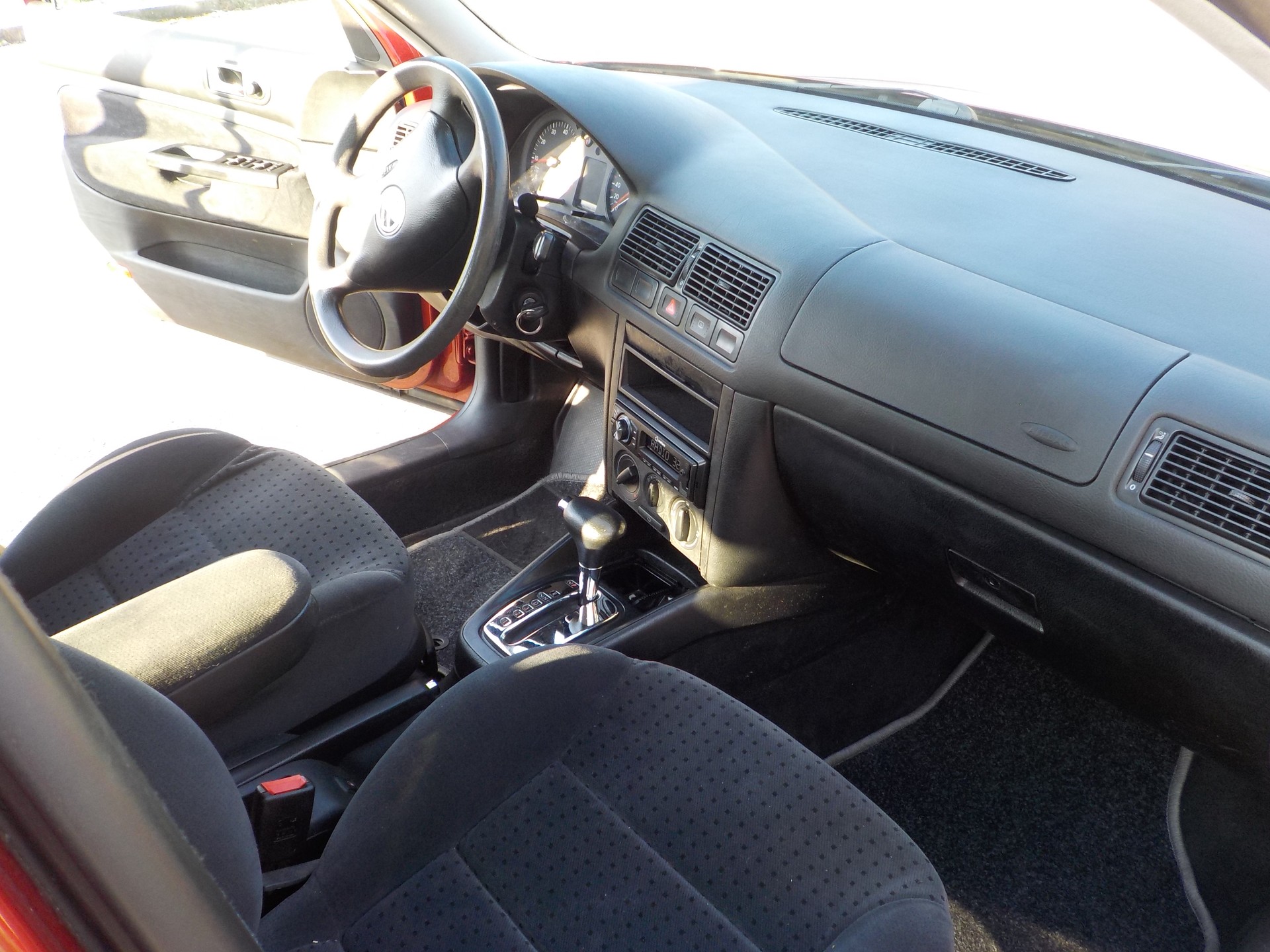 VW Golf 1.6-image-6