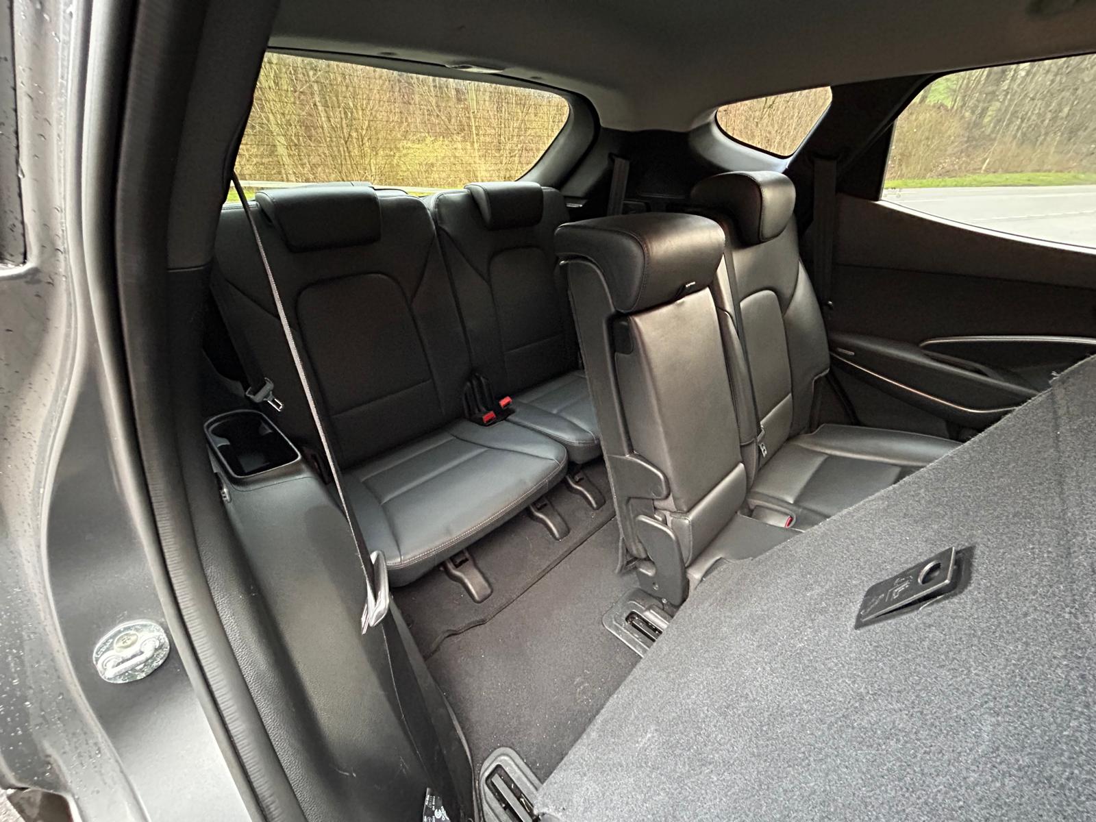 HYUNDAI Santa Fe 2.2 CRDI Style 4WD Automatic-image-12