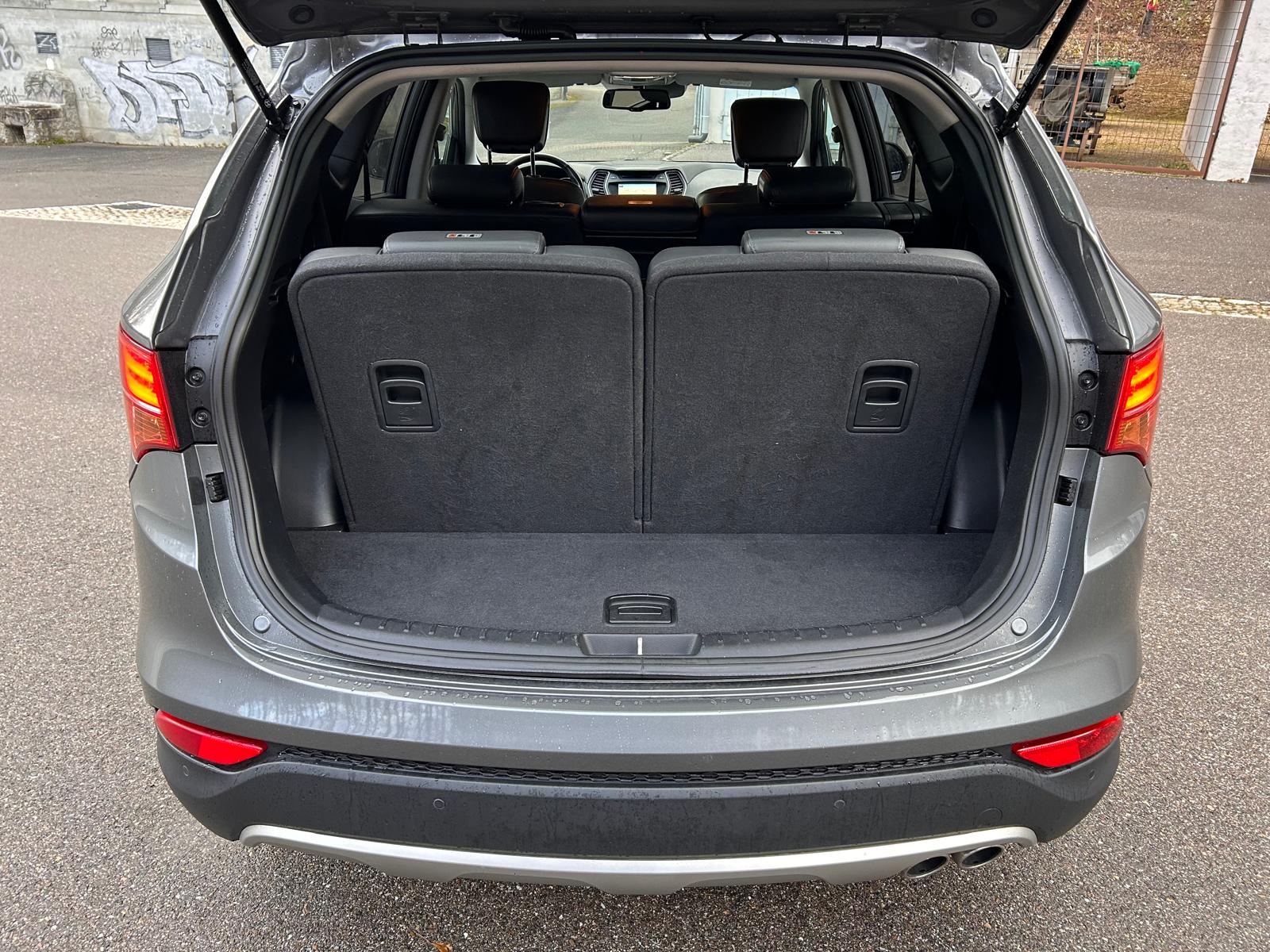 HYUNDAI Santa Fe 2.2 CRDI Style 4WD Automatic-image-9