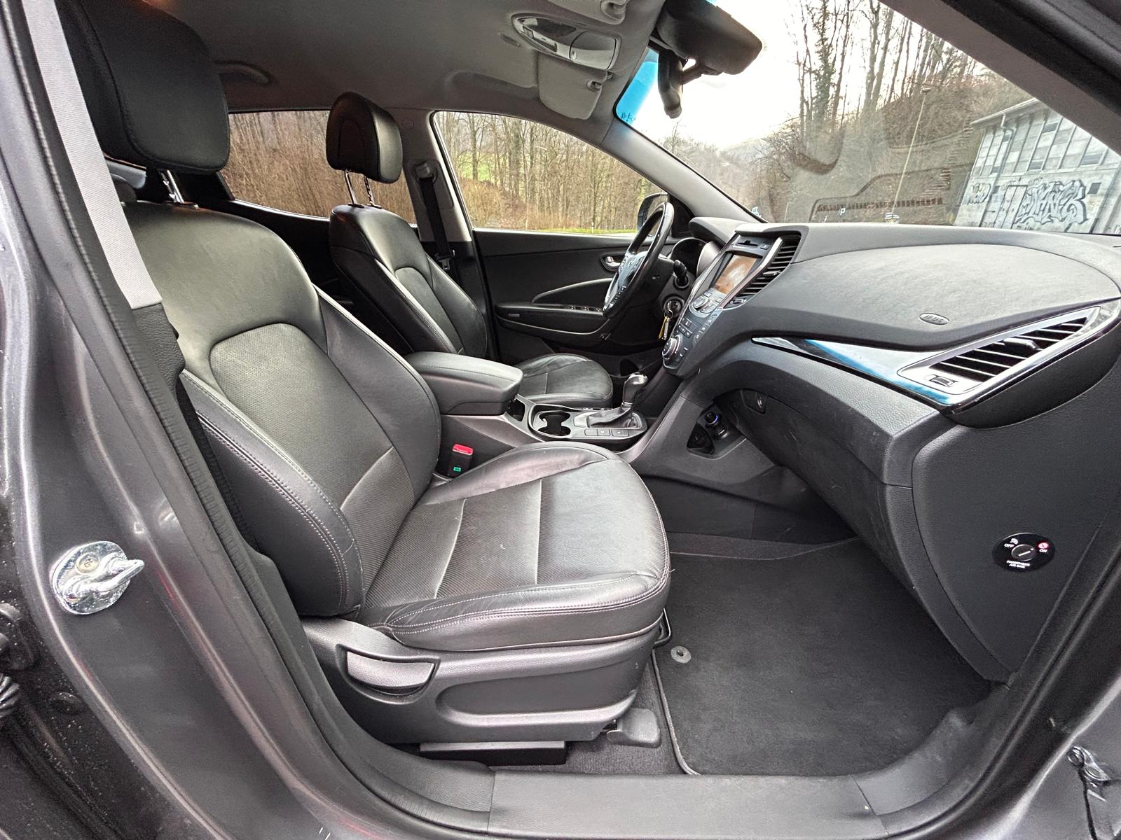 HYUNDAI Santa Fe 2.2 CRDI Style 4WD Automatic-image-13