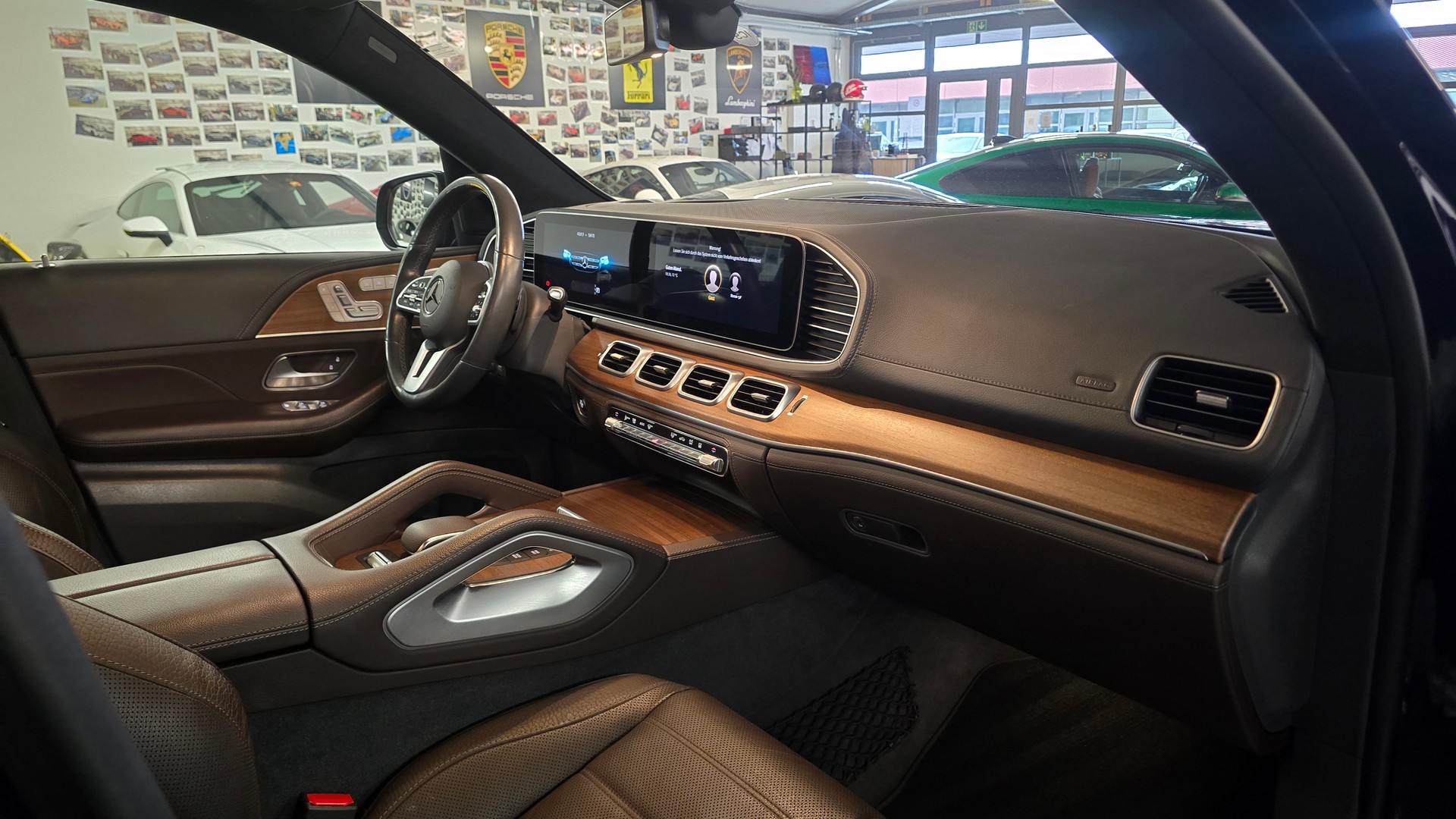 MERCEDES-BENZ GLS 580 AMG 4Matic 9G-Tronic Exklusiv-image-21