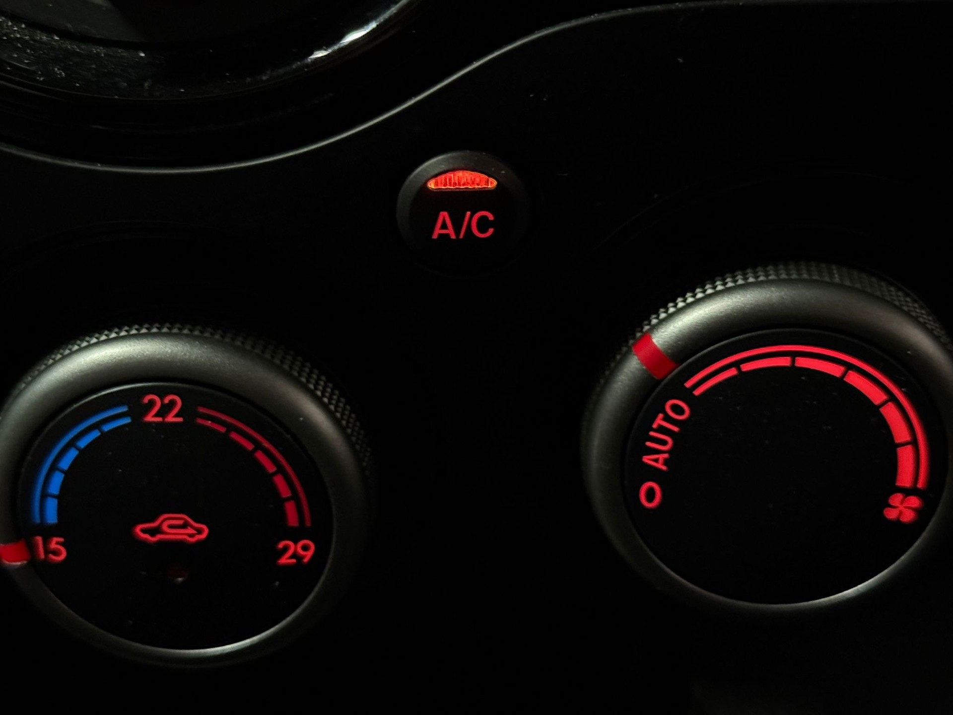 MAZDA 2 1.5i 16V Exclusive Automatic-image-12