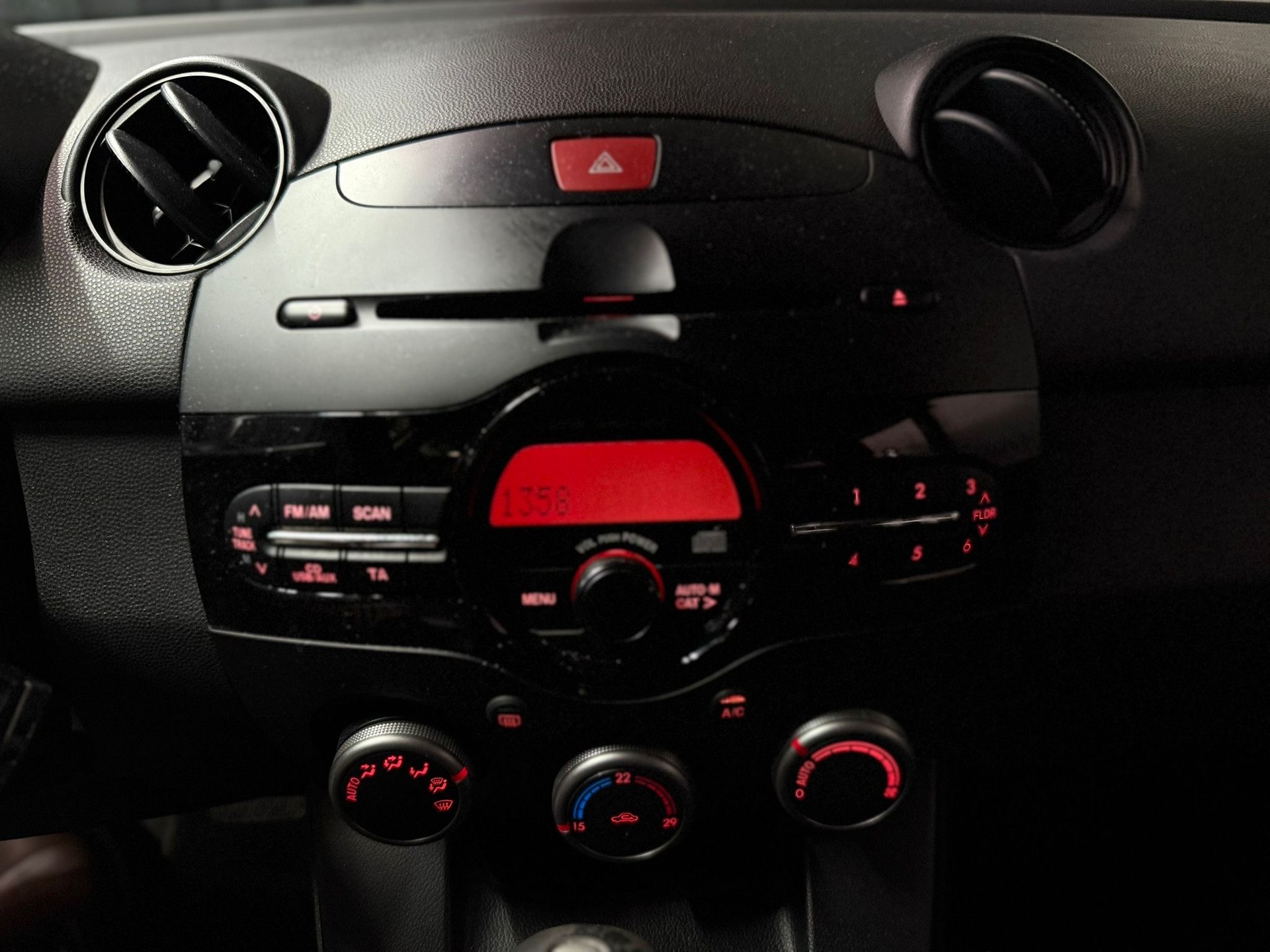 MAZDA 2 1.5i 16V Exclusive Automatic-image-10