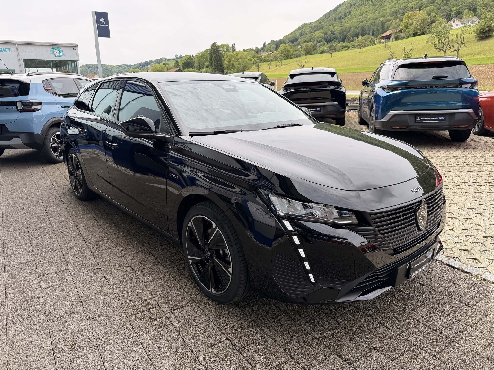 PEUGEOT 308 SW e-Swiss Edition-image-3