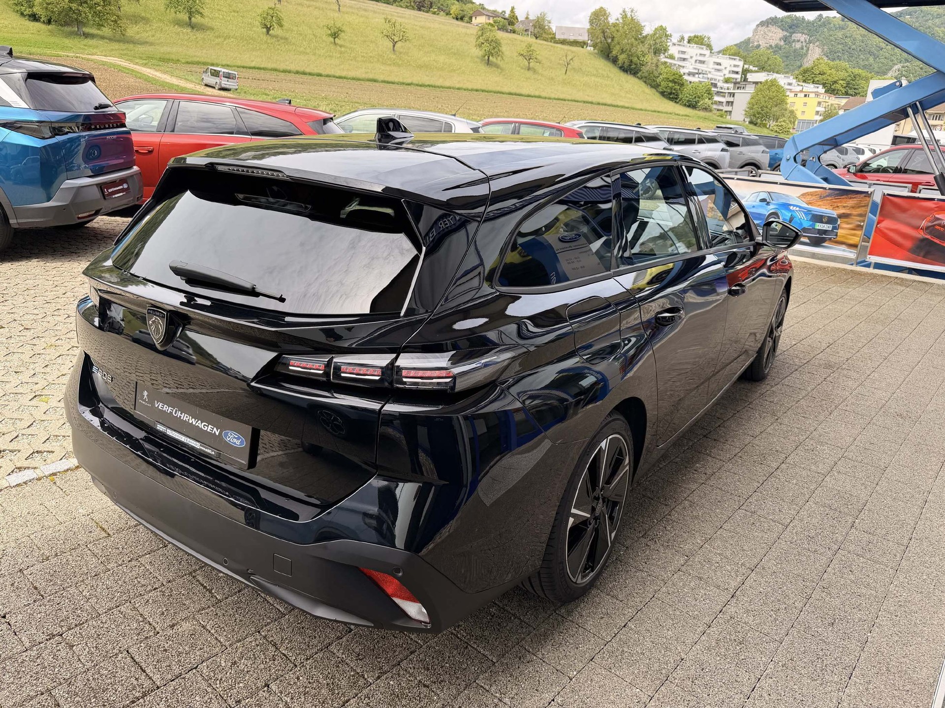PEUGEOT 308 SW e-Swiss Edition-image-4