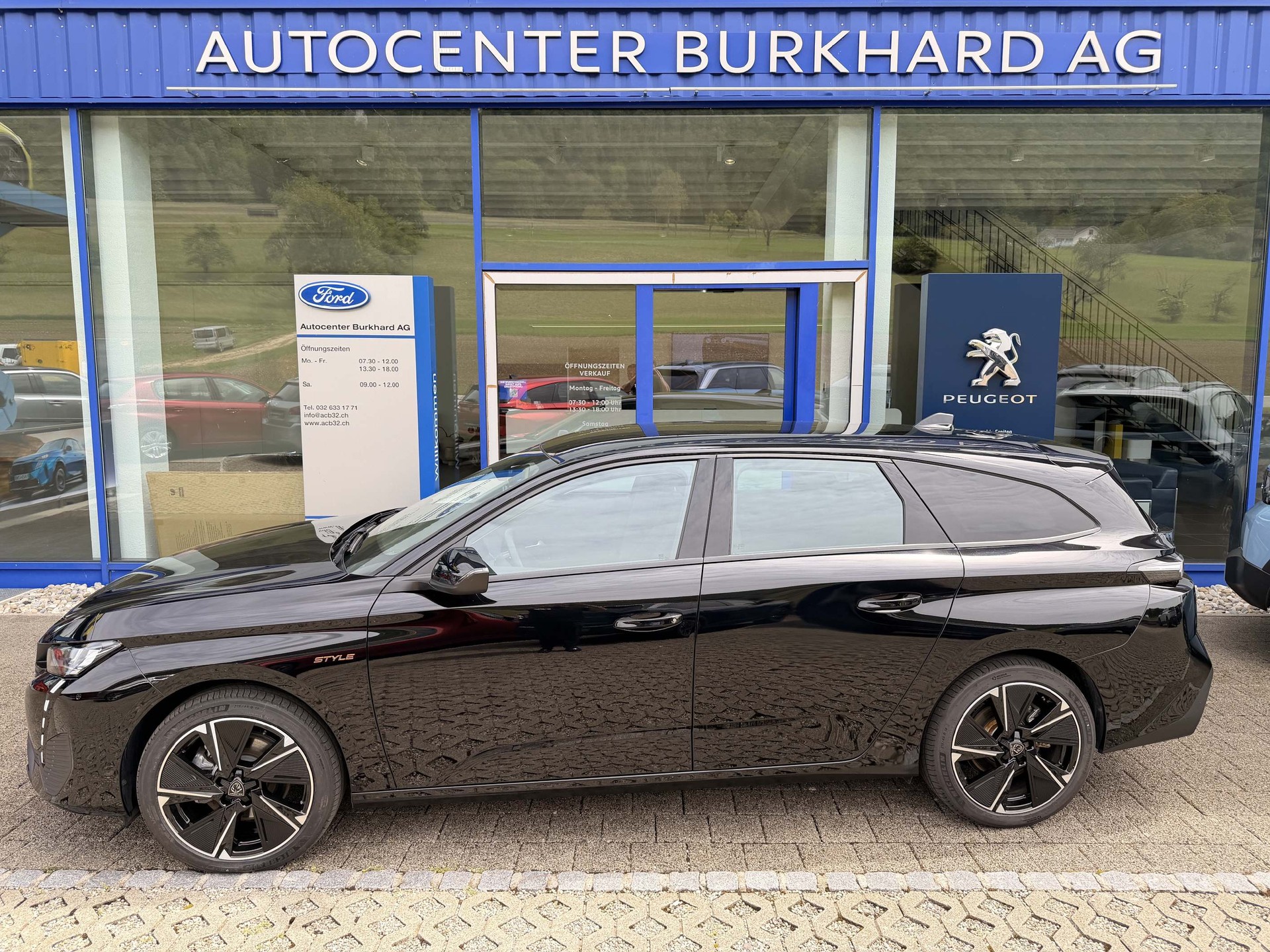 PEUGEOT 308 SW e-Swiss Edition-image-0