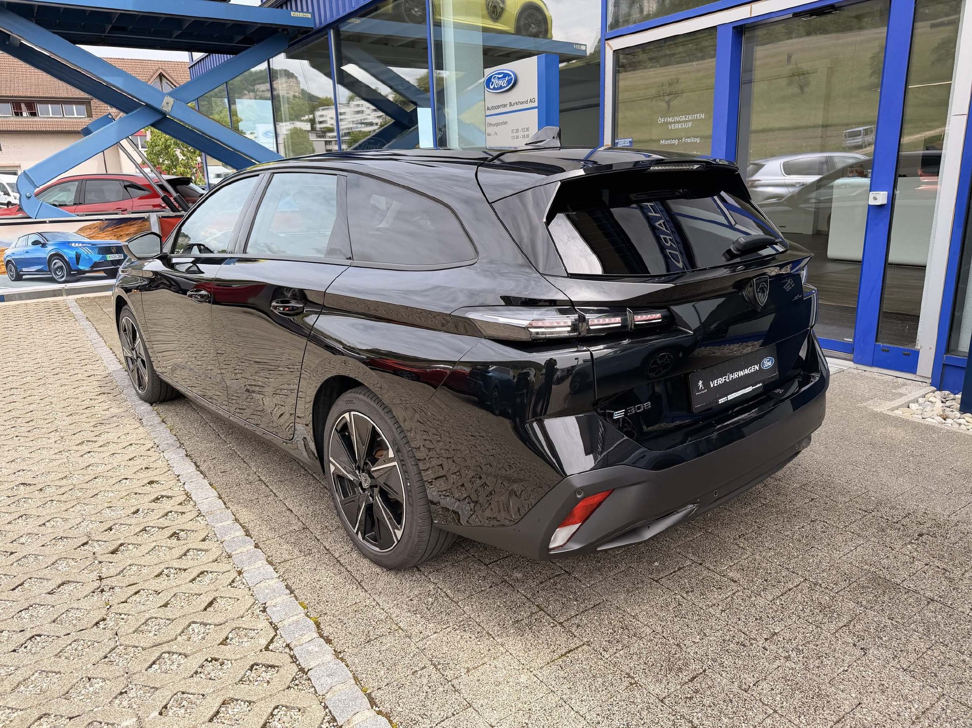 PEUGEOT 308 SW e-Swiss Edition-image-6