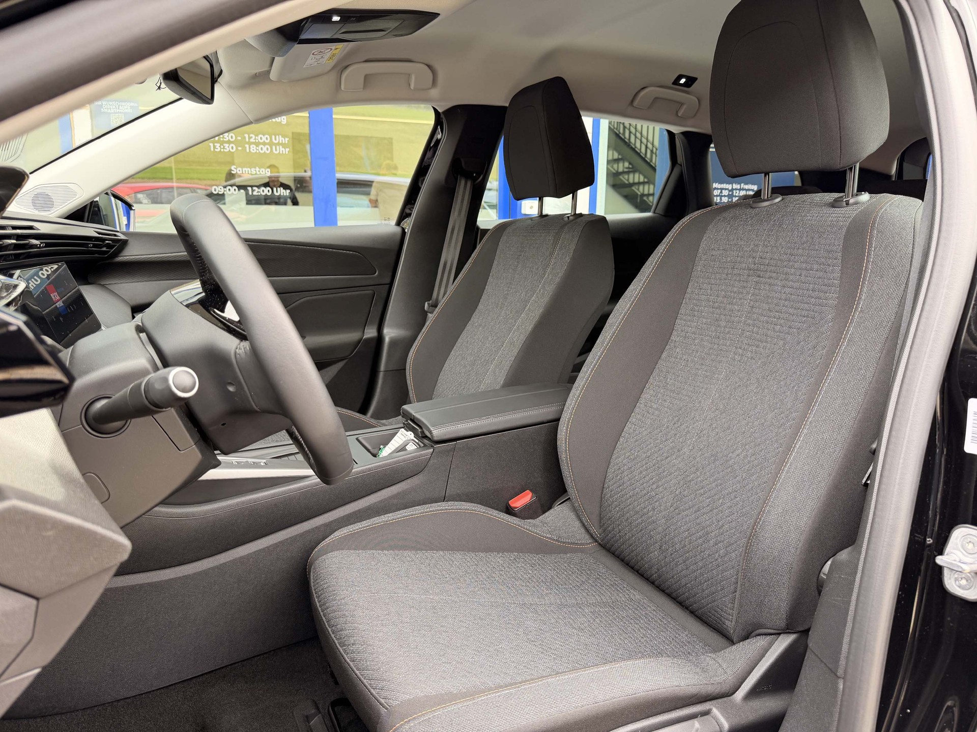 PEUGEOT 308 SW e-Swiss Edition-image-10