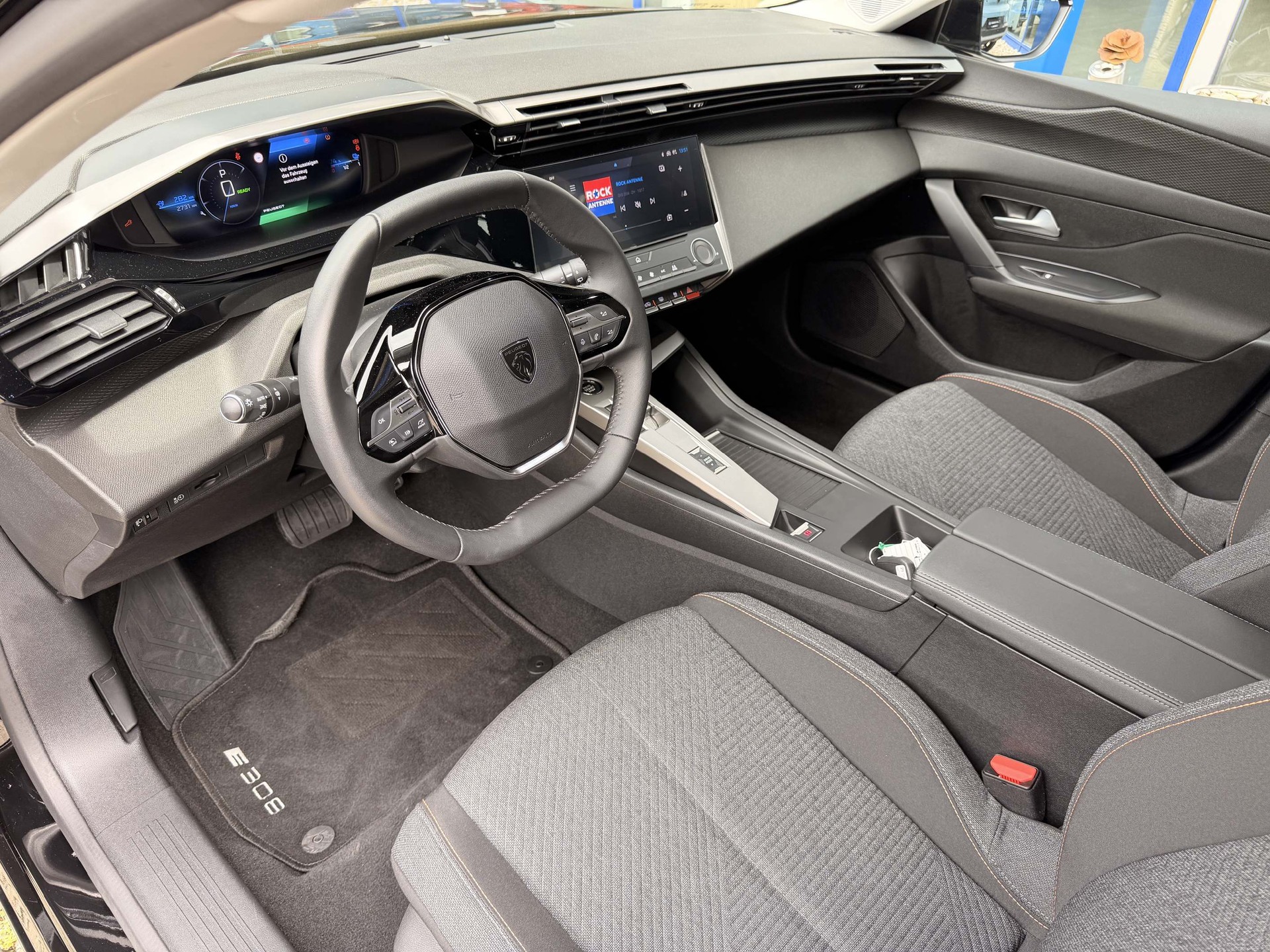 PEUGEOT 308 SW e-Swiss Edition-image-11