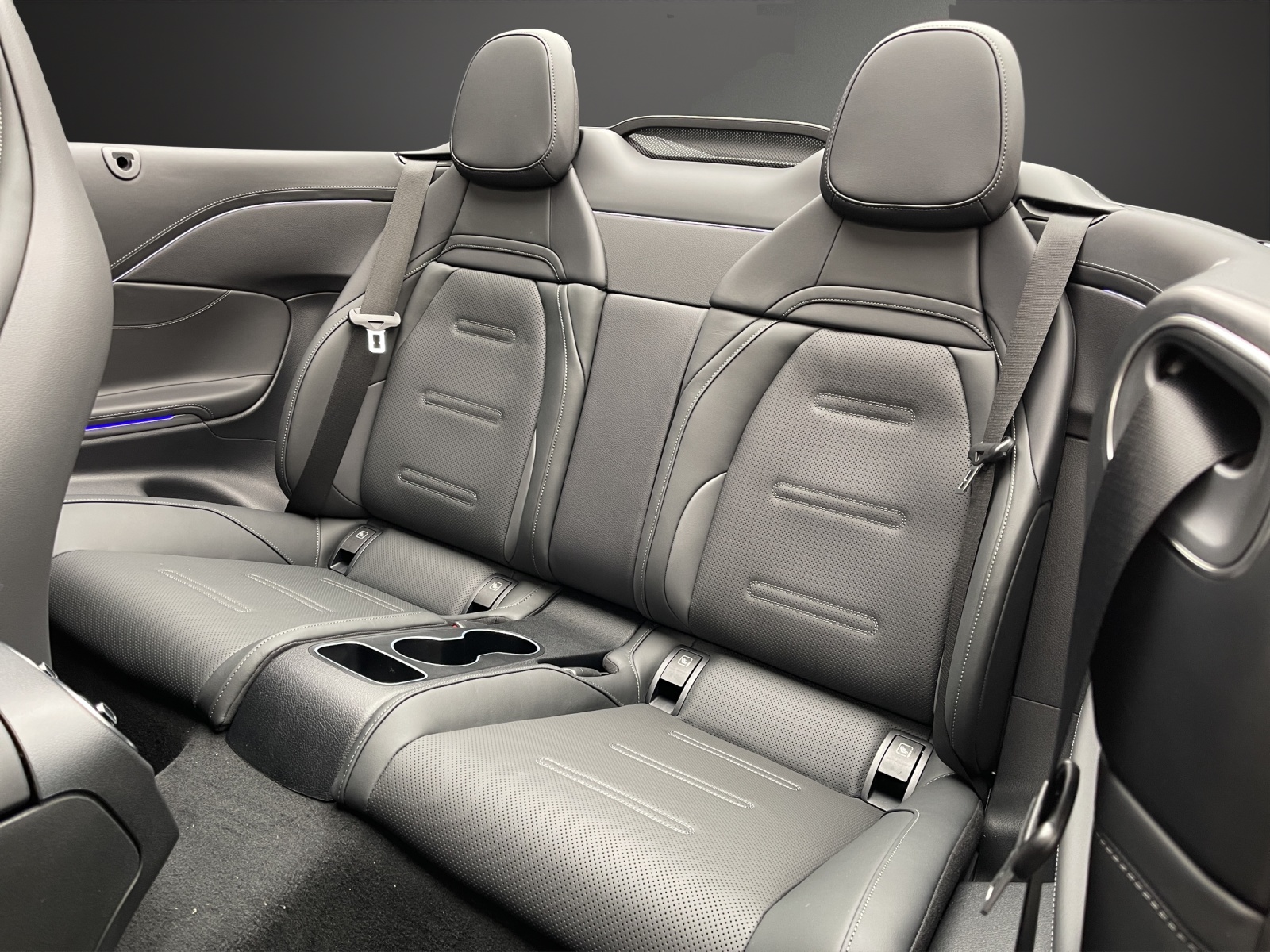 MERCEDES-BENZ AMG CLE 53 4MATIC+ Cabriolet-image-10