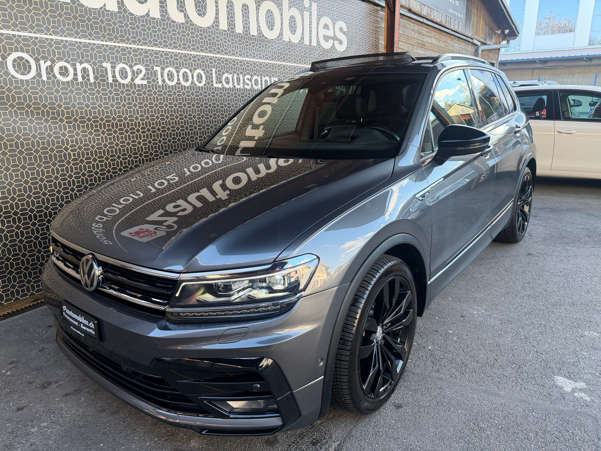 VW Tiguan 2.0TSI R-line 4Motion DSG-showroom-element-1