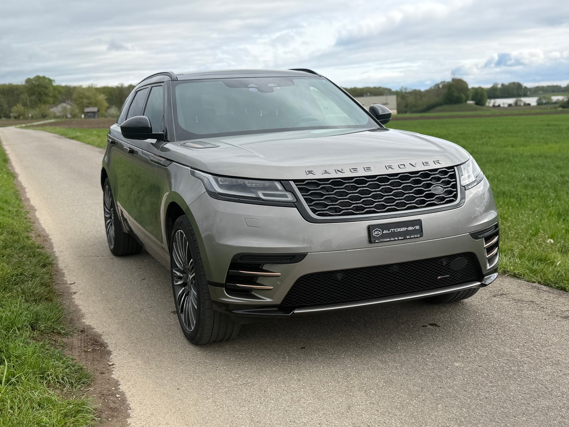 LAND ROVER Range Rover Velar R-Dynamic P 250 SE Automatic-image-5