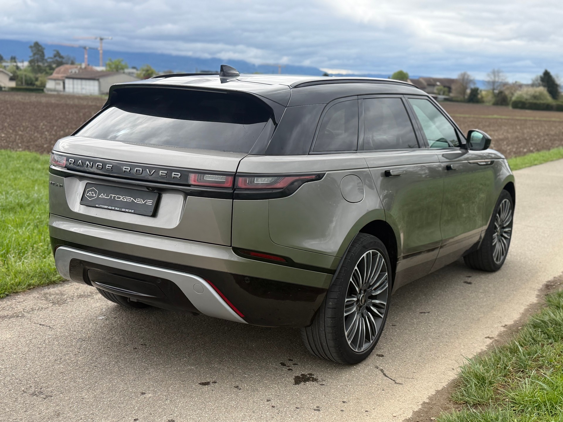 LAND ROVER Range Rover Velar R-Dynamic P 250 SE Automatic-image-9