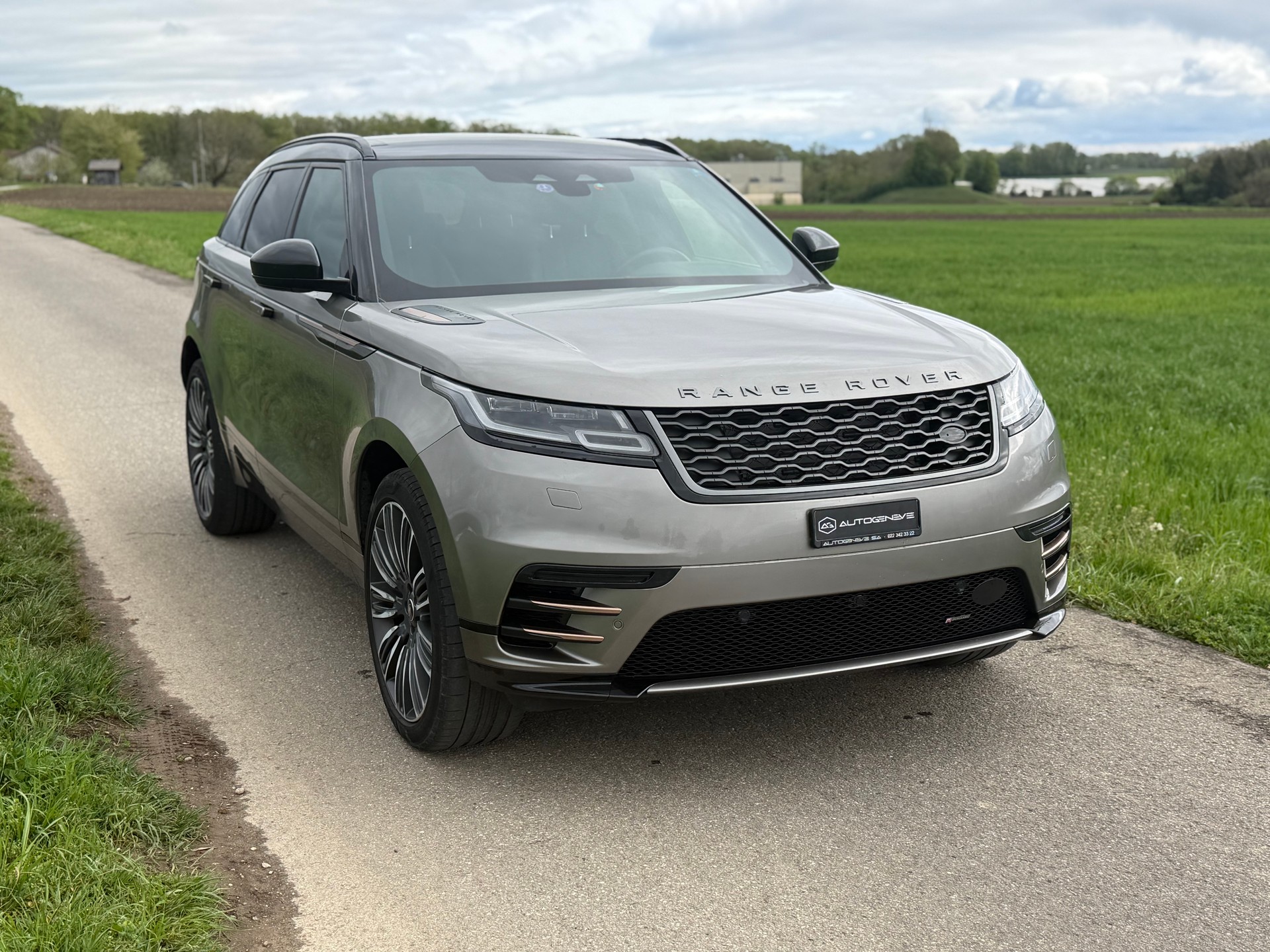 LAND ROVER Range Rover Velar R-Dynamic P 250 SE Automatic-image-2