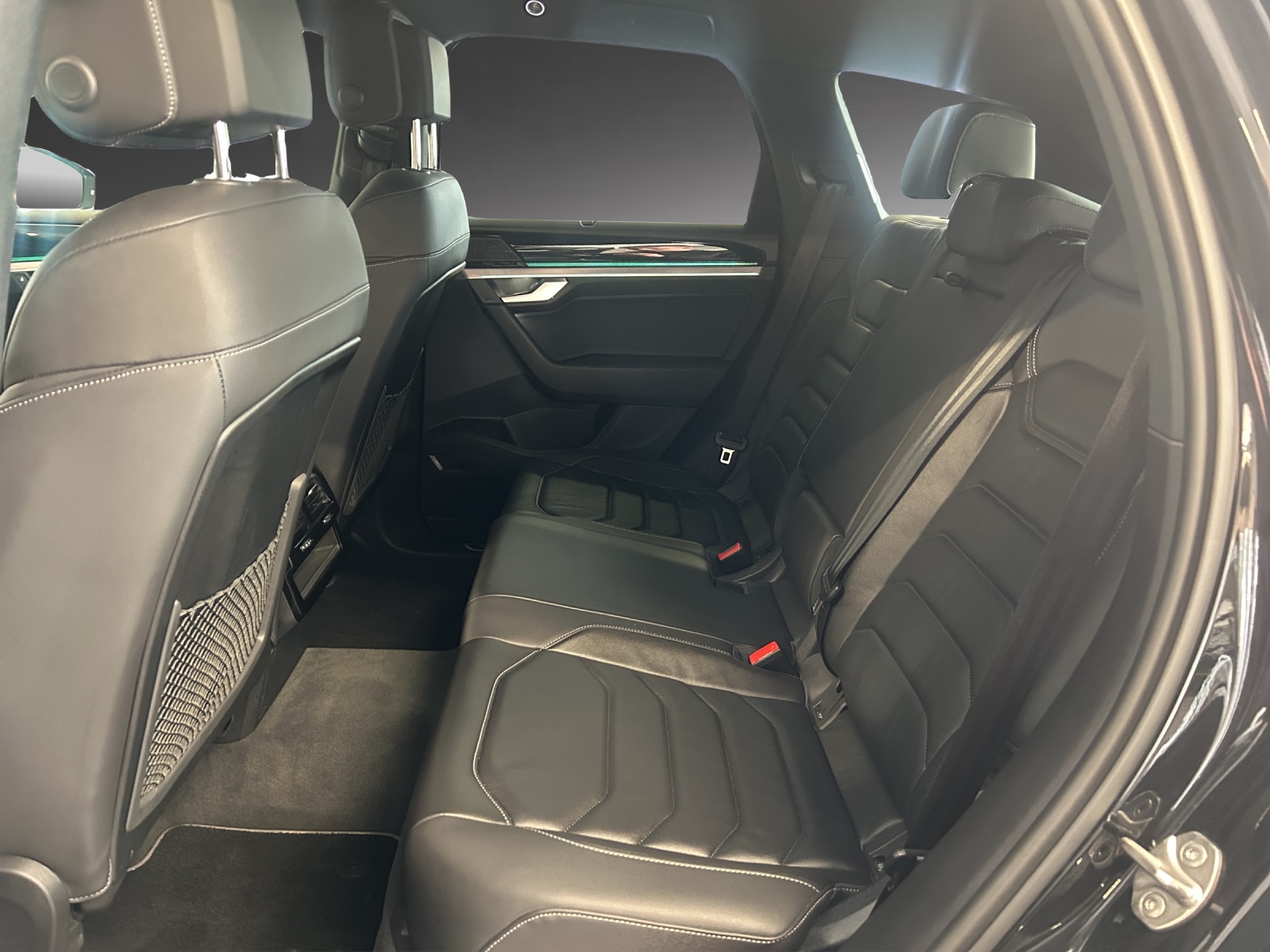 VW Touareg 3.0 TSI R-Line Tiptronic-image-6