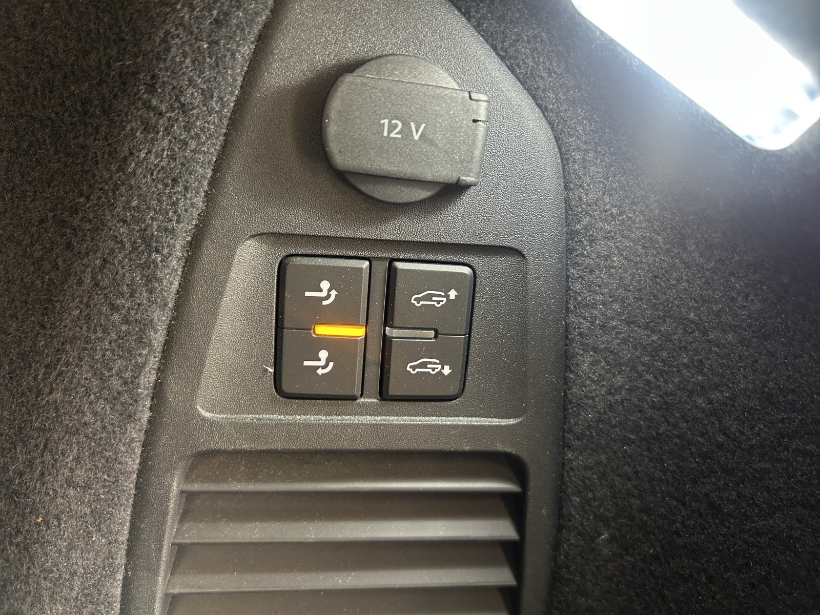 VW Touareg 3.0 TSI R-Line Tiptronic-image-12