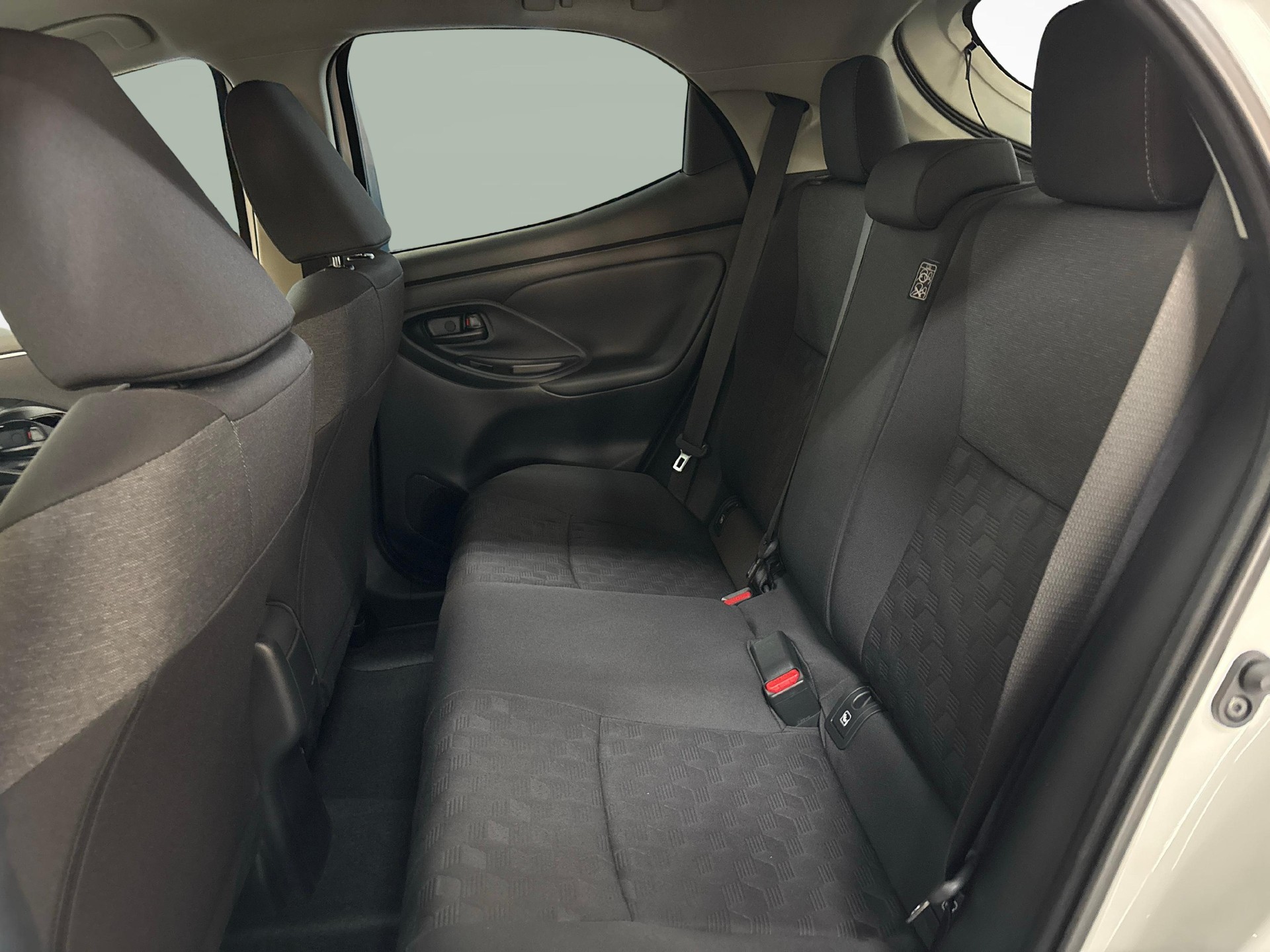 TOYOTA Yaris 1.5 VVT-i HSD Trend-image-10