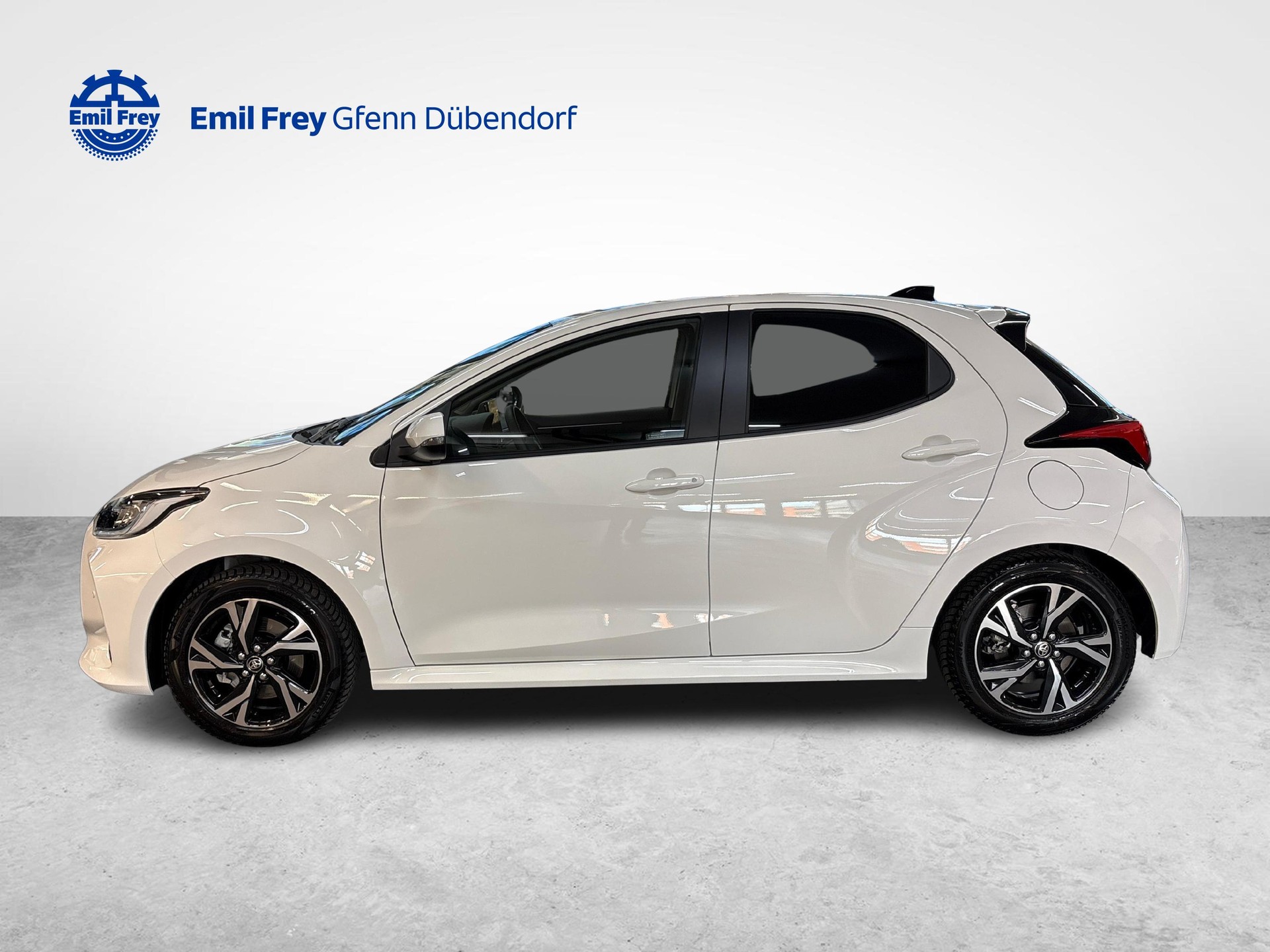 TOYOTA Yaris 1.5 VVT-i HSD Trend-image-1