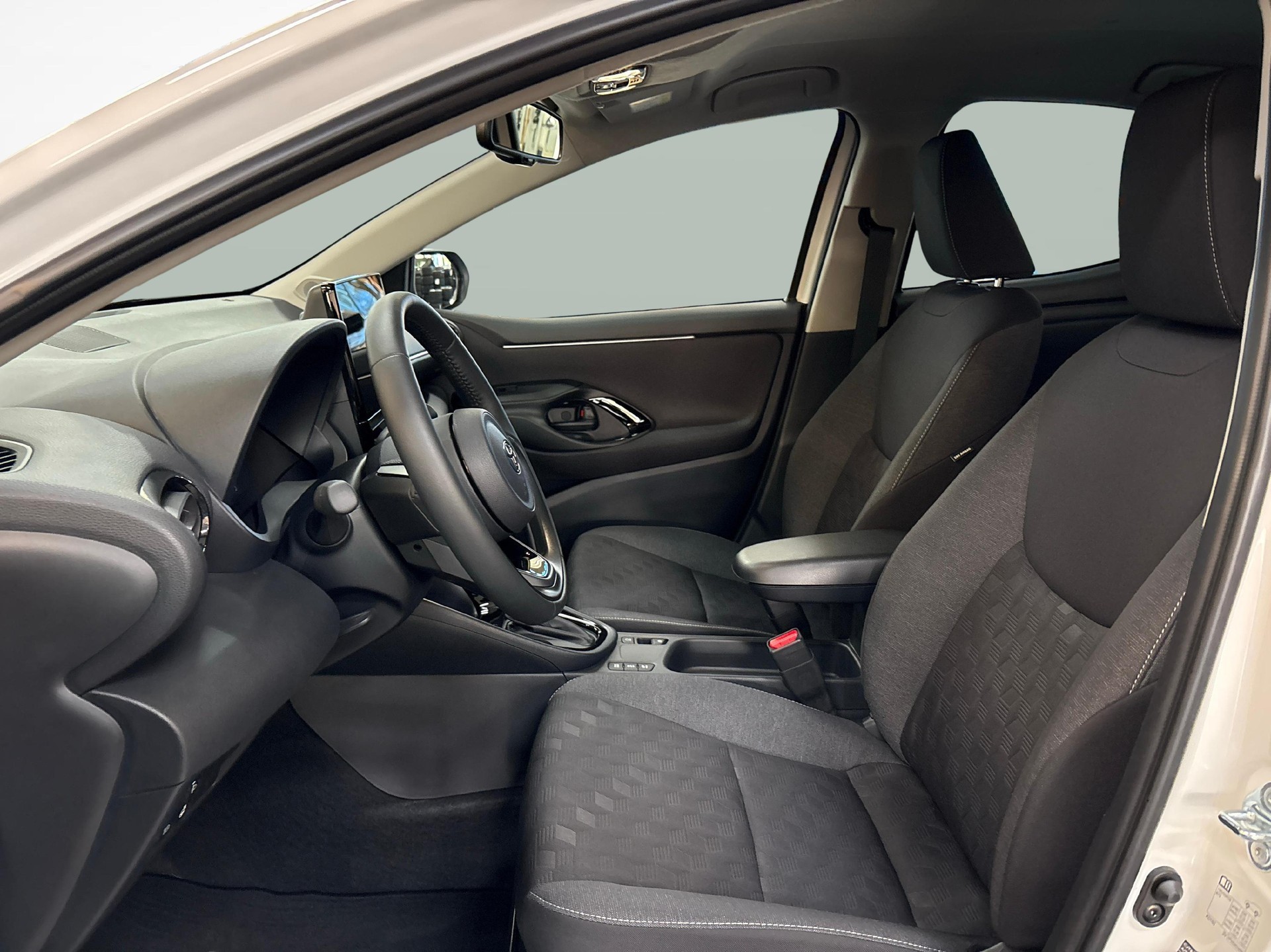 TOYOTA Yaris 1.5 VVT-i HSD Trend-image-9