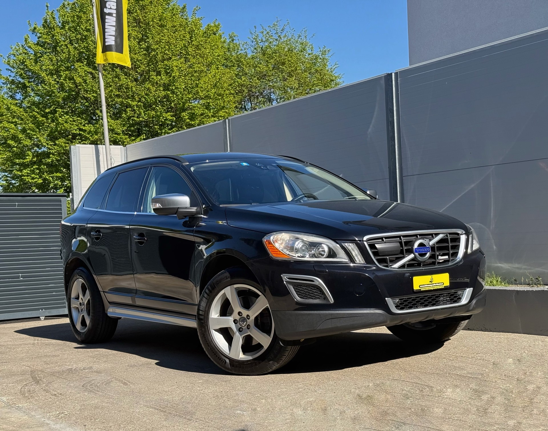 VOLVO XC60 D5 AWD R-Design Geartronic | Frisch ab MFK | Service gepflegt | Leder |-image-0