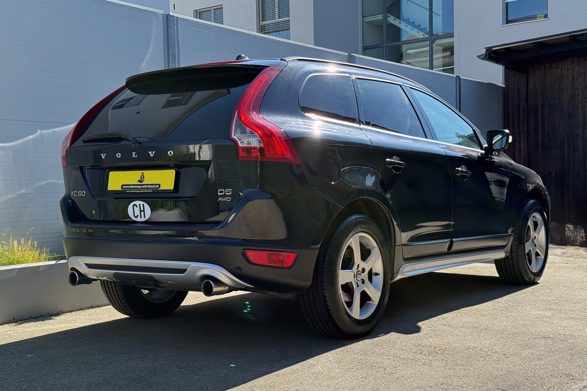 VOLVO XC60 D5 AWD R-Design Geartronic | Frisch ab MFK | Service gepflegt | Leder |-image-3