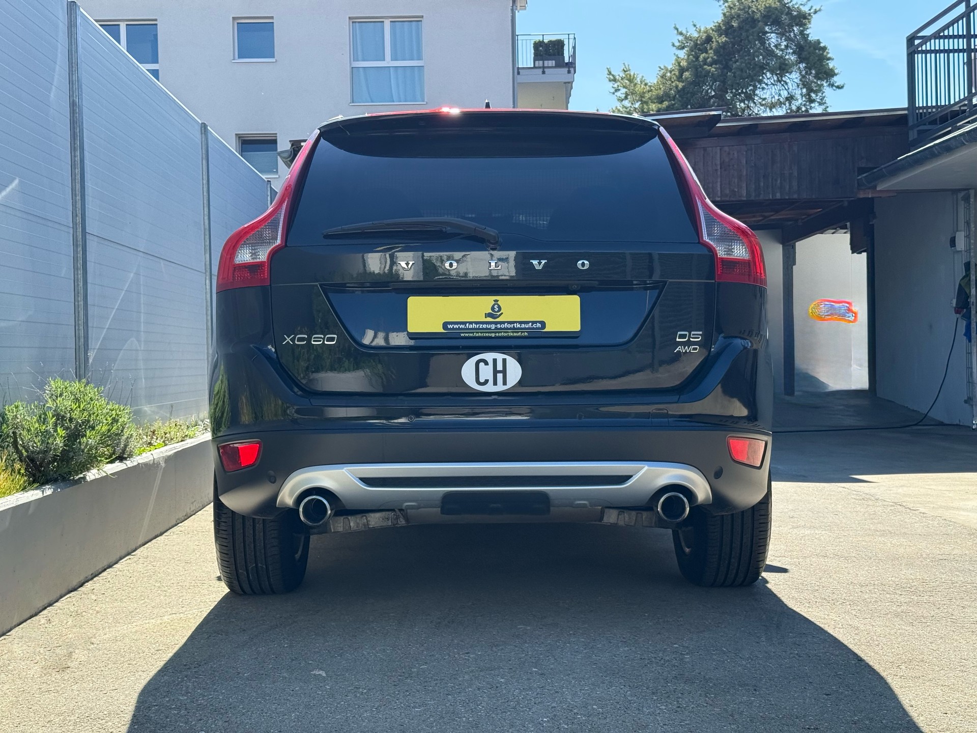 VOLVO XC60 D5 AWD R-Design Geartronic | Frisch ab MFK | Service gepflegt | Leder |-image-13