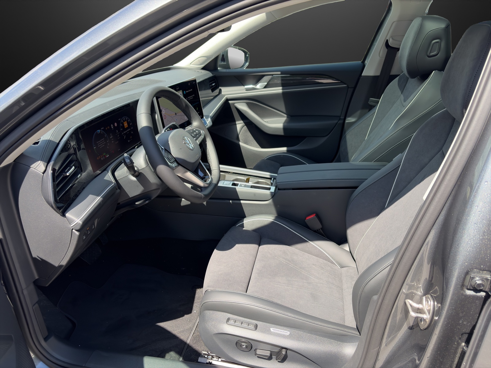 VW Passat Variant 1.5 TSI evo2 Plug-In- Hybrid Business DSG-image-7