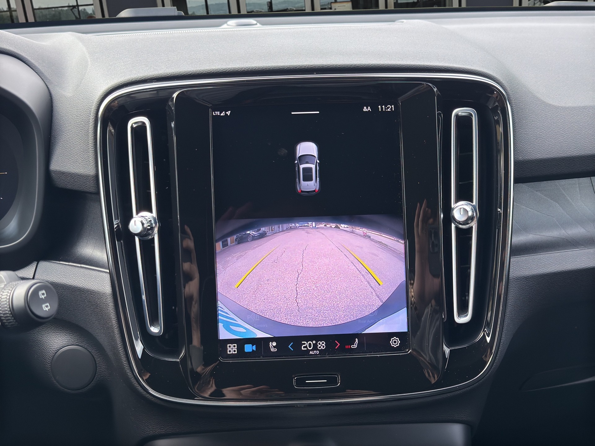 VOLVO XC40 Recharge P8 Twin AWD Pure Electric Plus-image-15