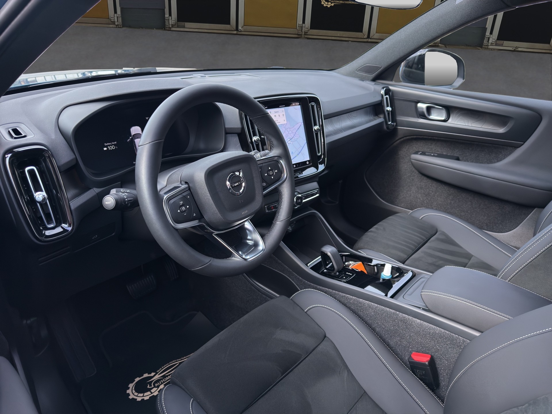 VOLVO XC40 Recharge P8 Twin AWD Pure Electric Plus-image-8