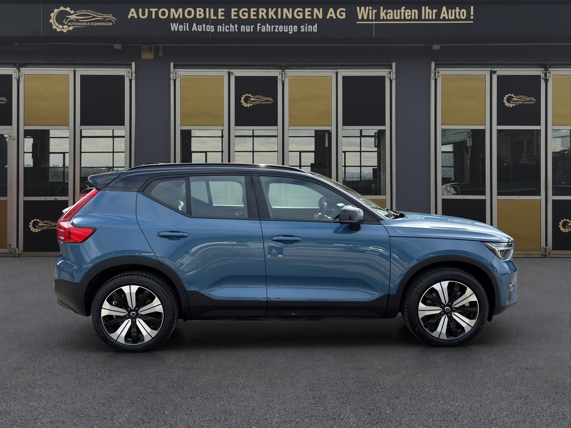 VOLVO XC40 Recharge P8 Twin AWD Pure Electric Plus-image-3