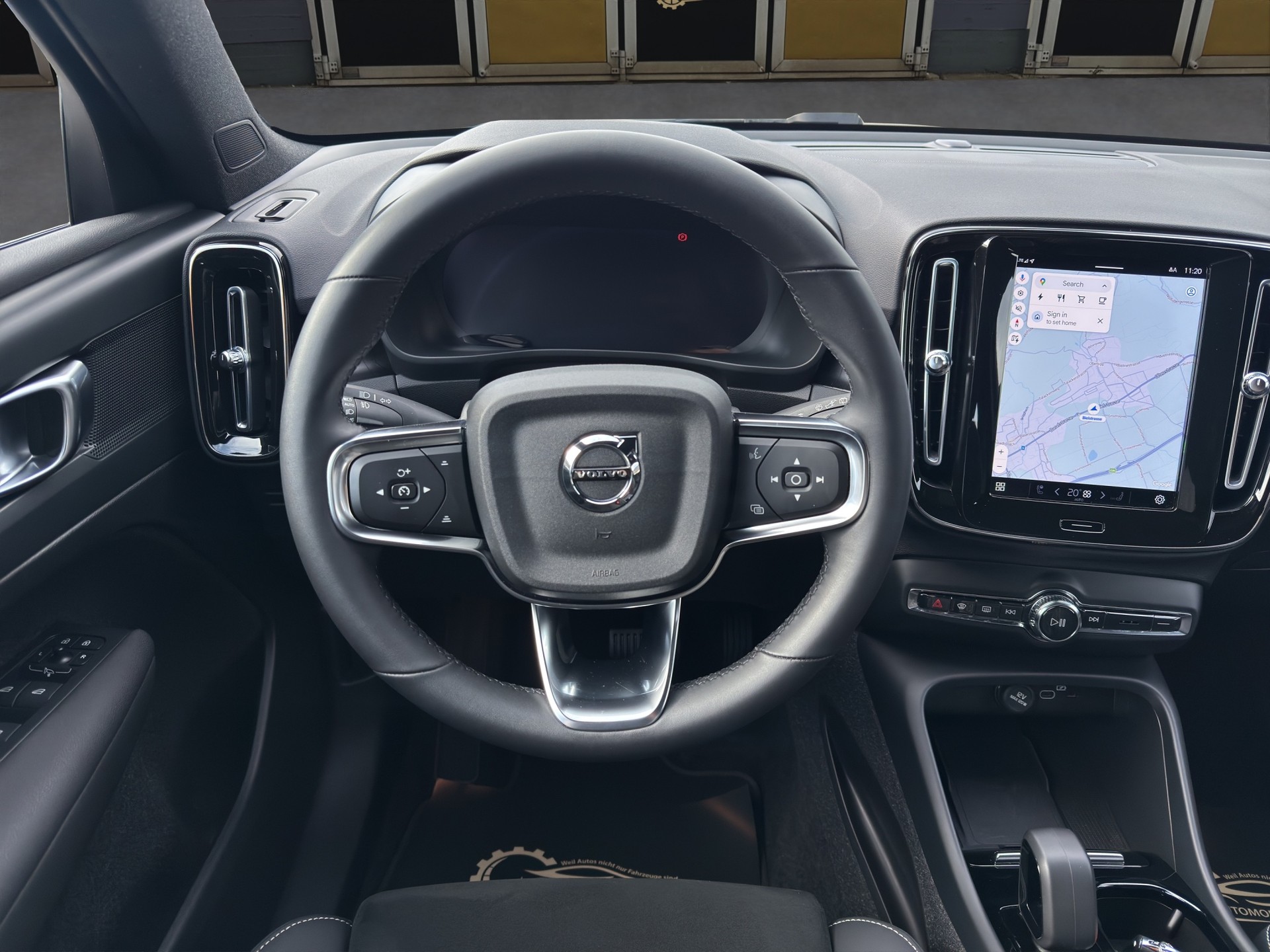 VOLVO XC40 Recharge P8 Twin AWD Pure Electric Plus-image-11
