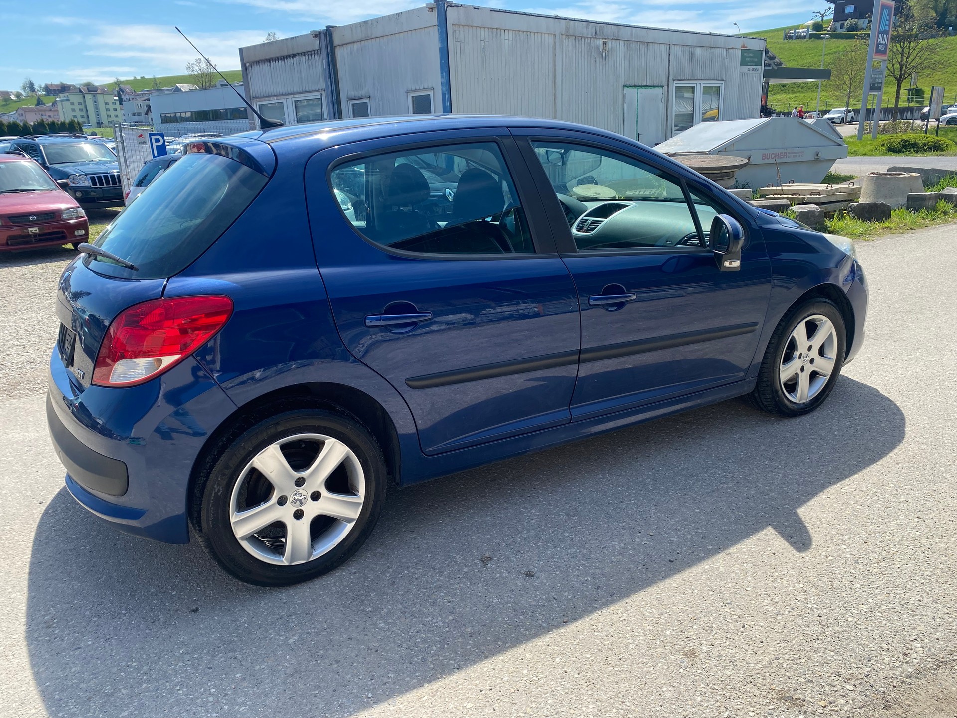 PEUGEOT 207 1.4 16V Millesim 200-image-4