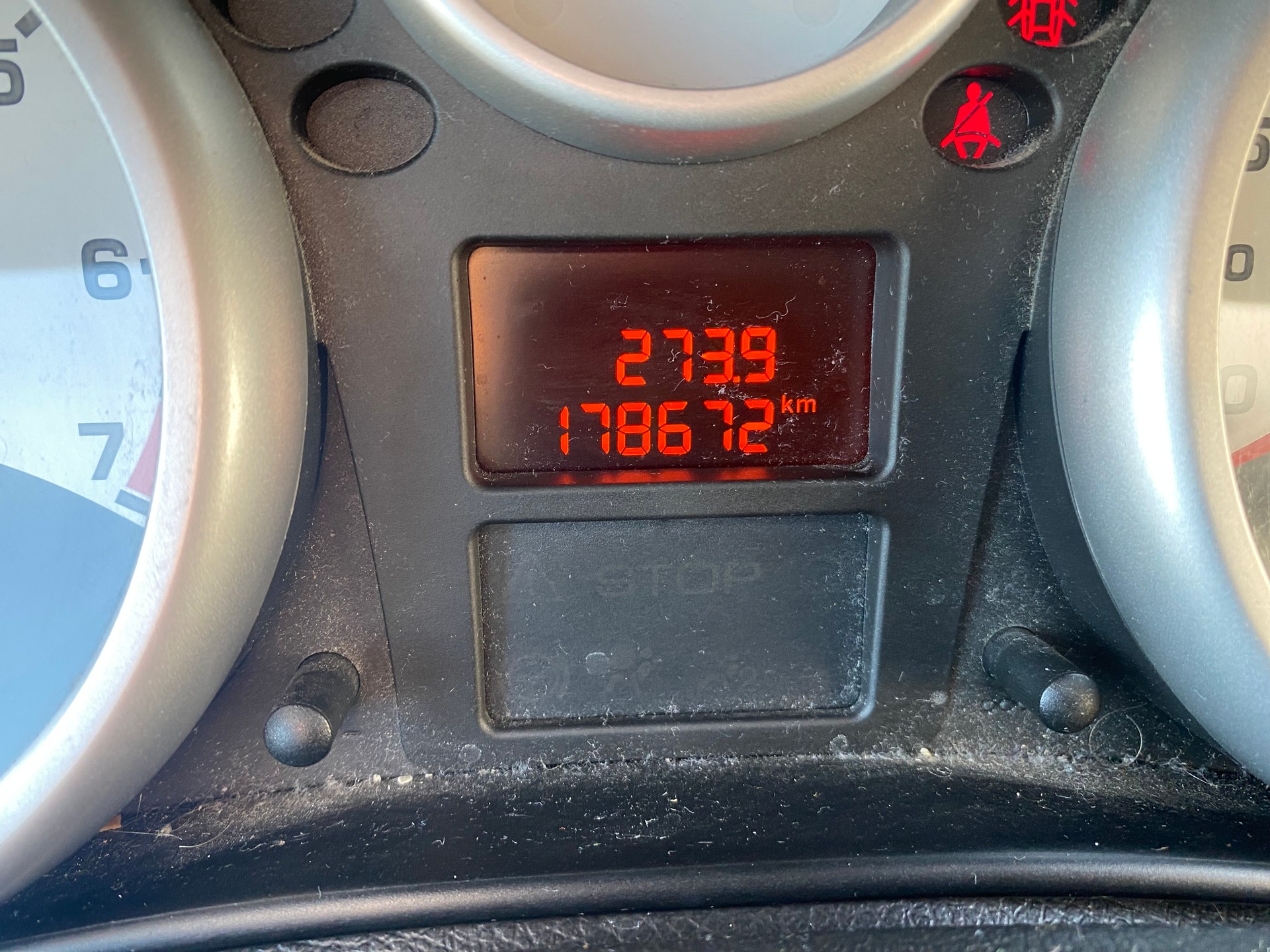 PEUGEOT 207 1.4 16V Millesim 200-image-14