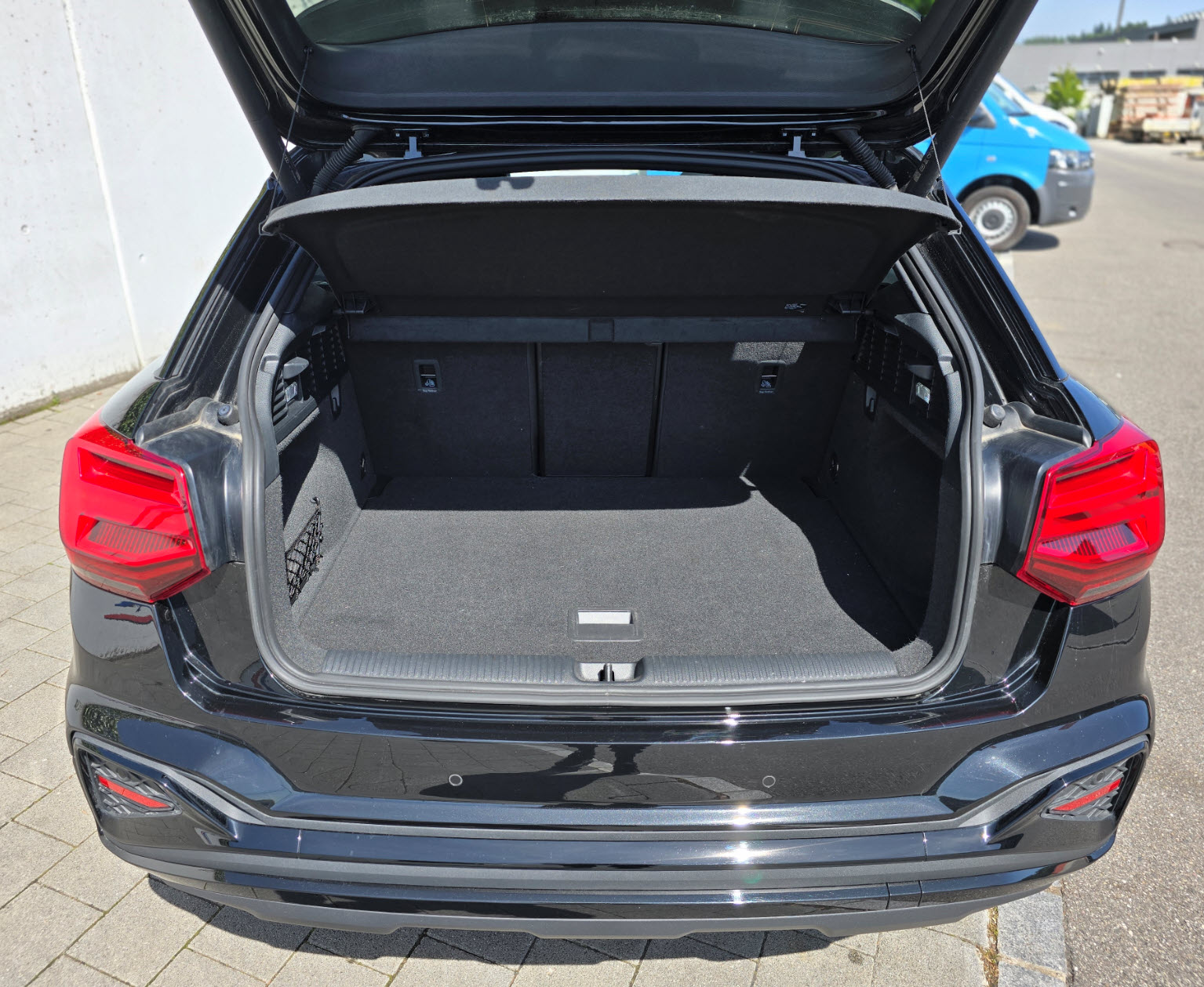 AUDI 2.0 40 TFSI S Line Attraction quattro S-Tronic (Sonos, AHK, Matrix LED)-image-4