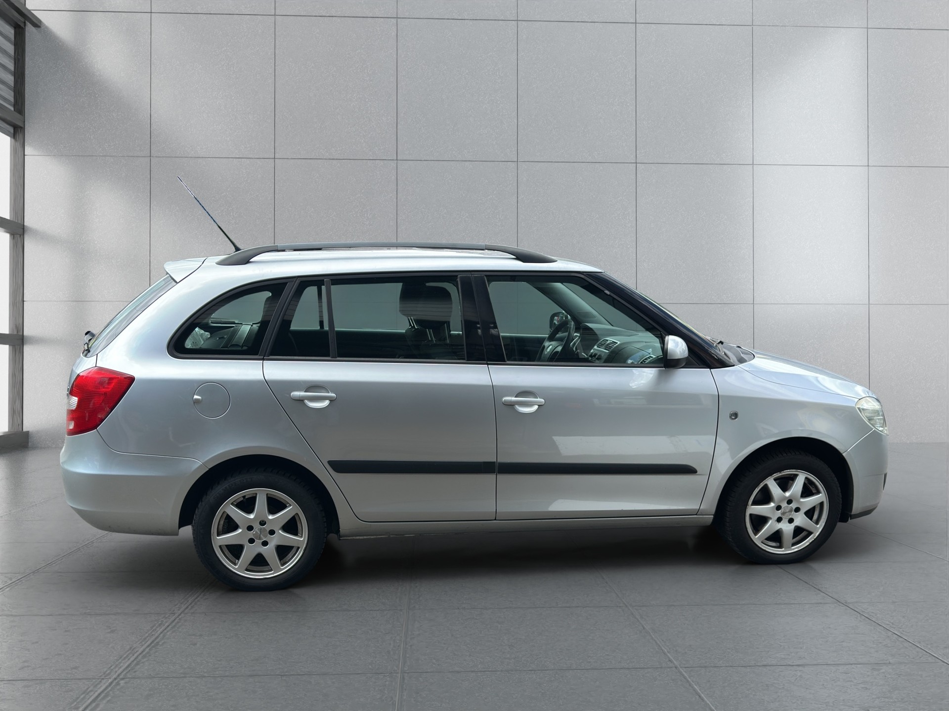 SKODA Fabia 1.9 TDI Ambiente-image-6