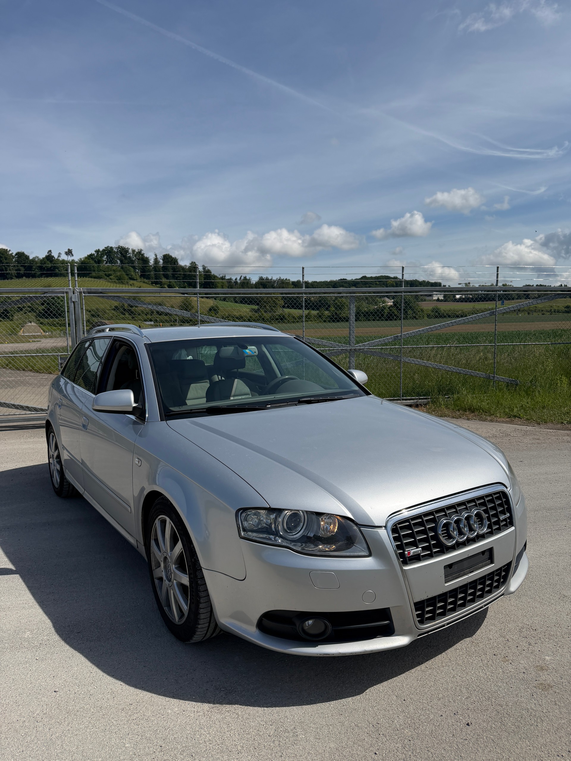 AUDI A4 Avant 2.0 Turbo FSI quattro-image-0