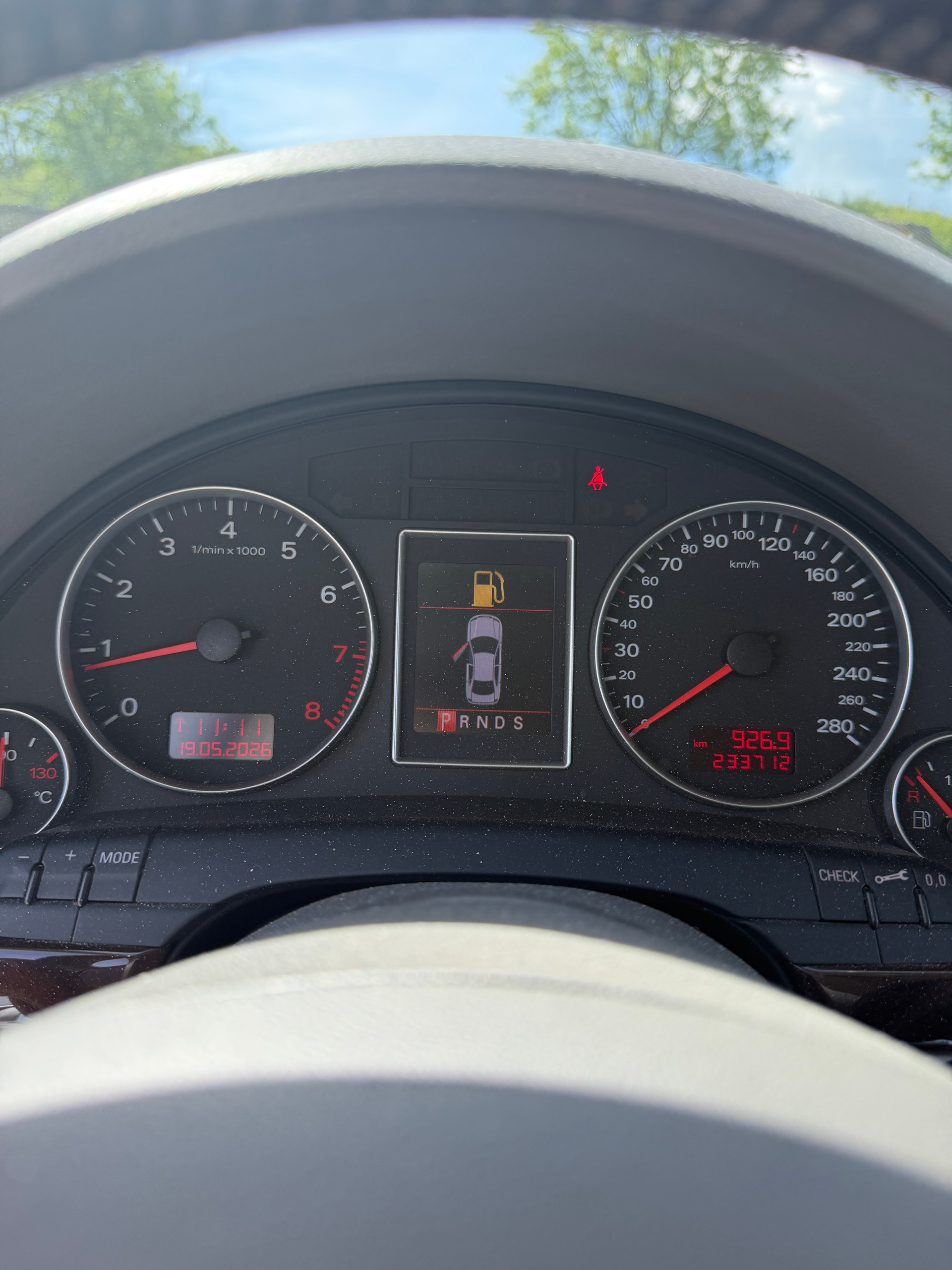AUDI A4 Avant 2.0 Turbo FSI quattro-image-13