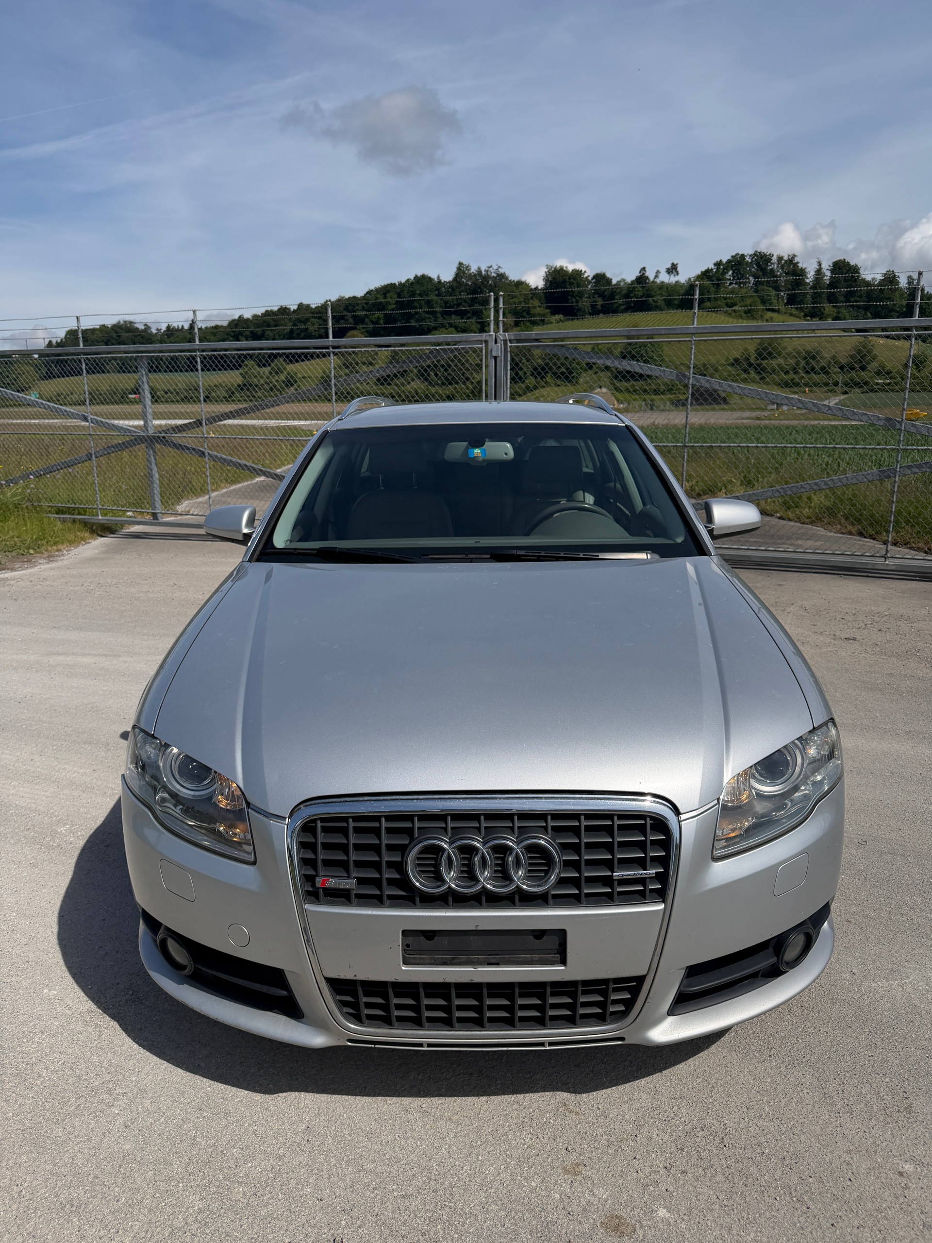 AUDI A4 Avant 2.0 Turbo FSI quattro-image-1