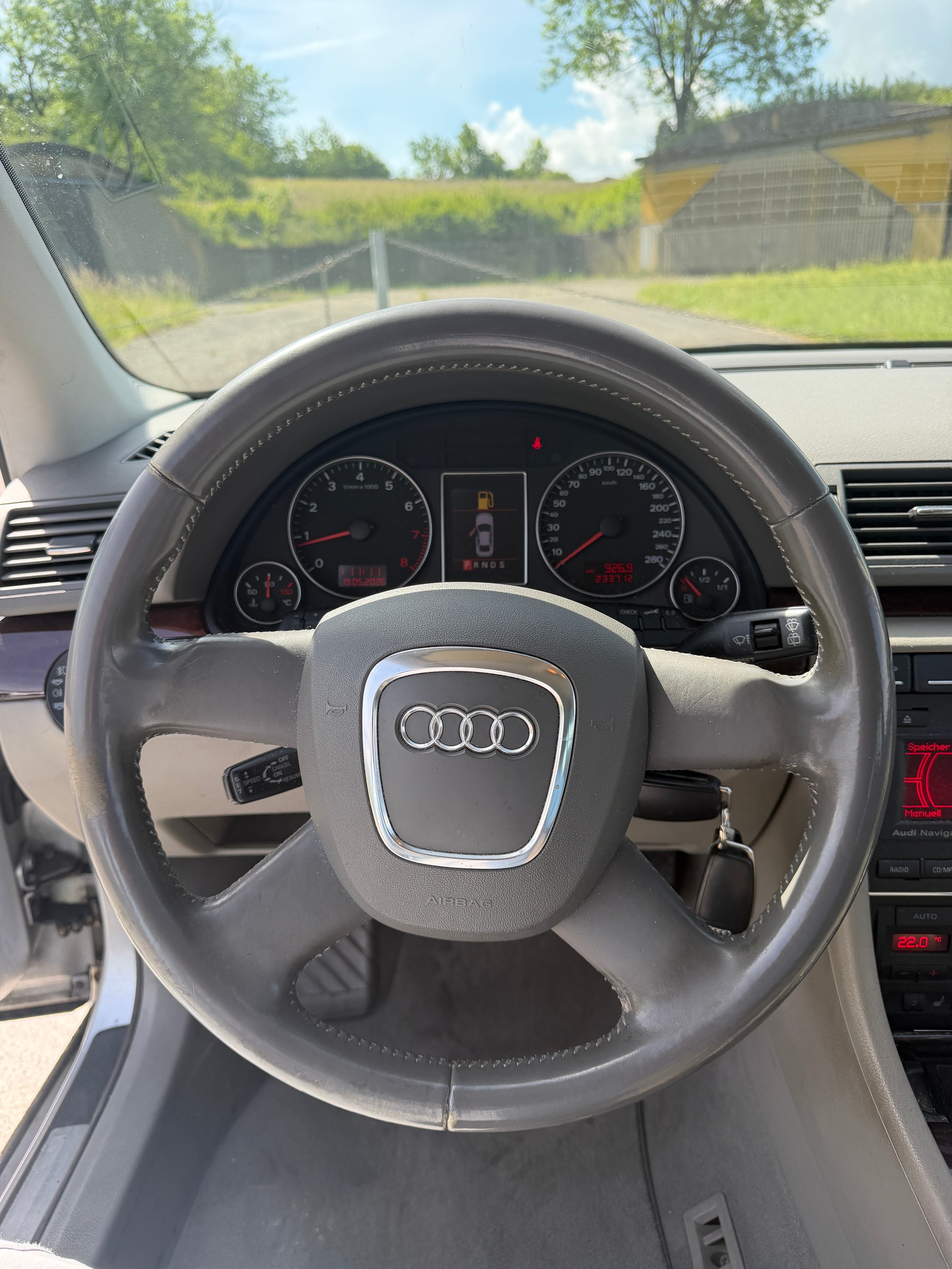 AUDI A4 Avant 2.0 Turbo FSI quattro-image-10