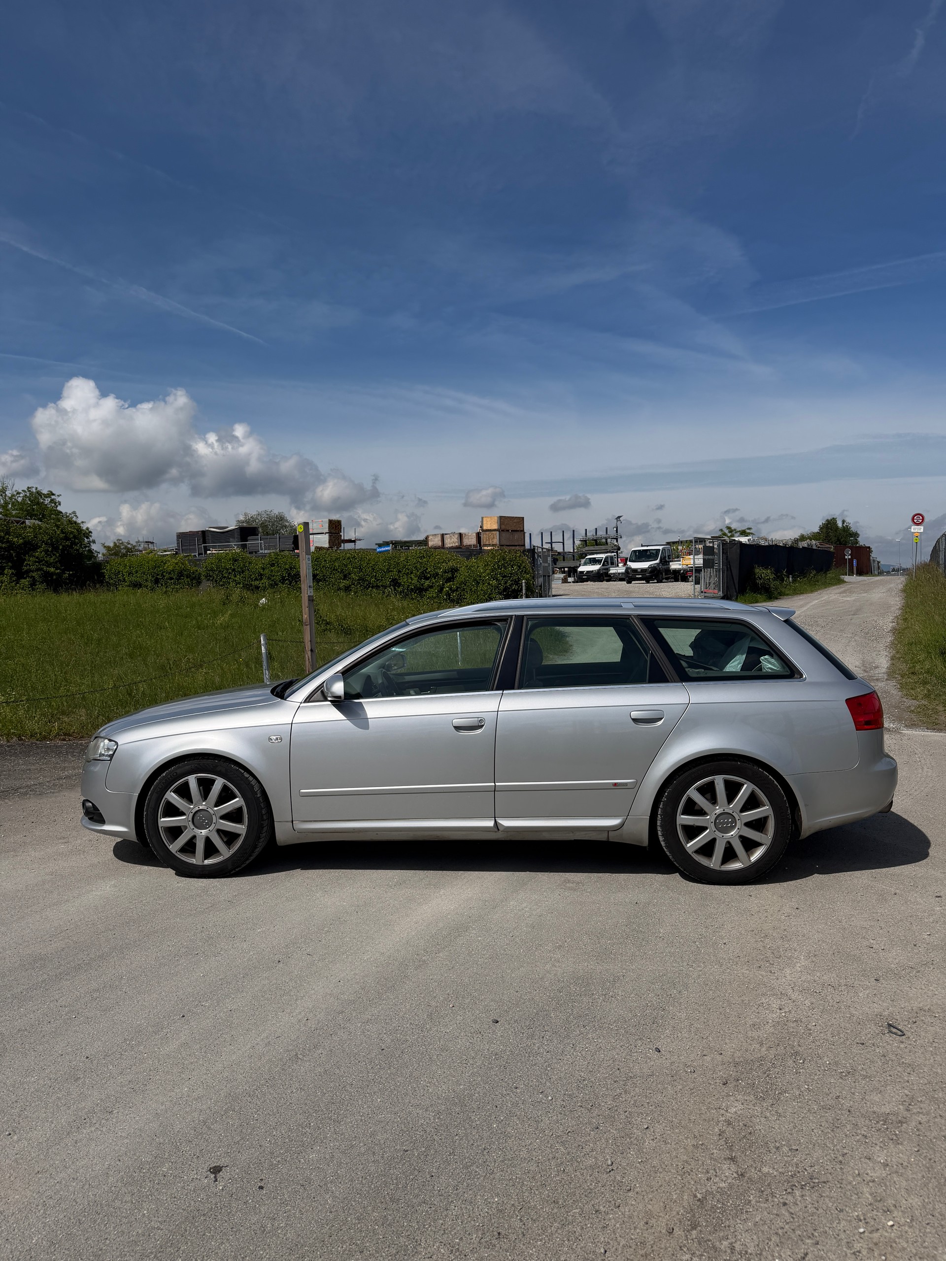 AUDI A4 Avant 2.0 Turbo FSI quattro-image-3