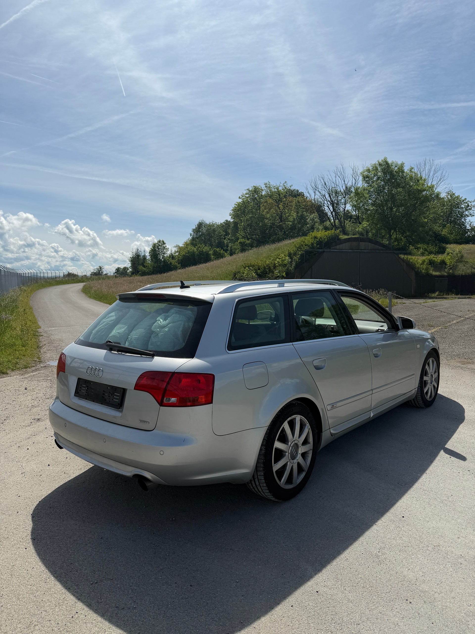 AUDI A4 Avant 2.0 Turbo FSI quattro-image-6