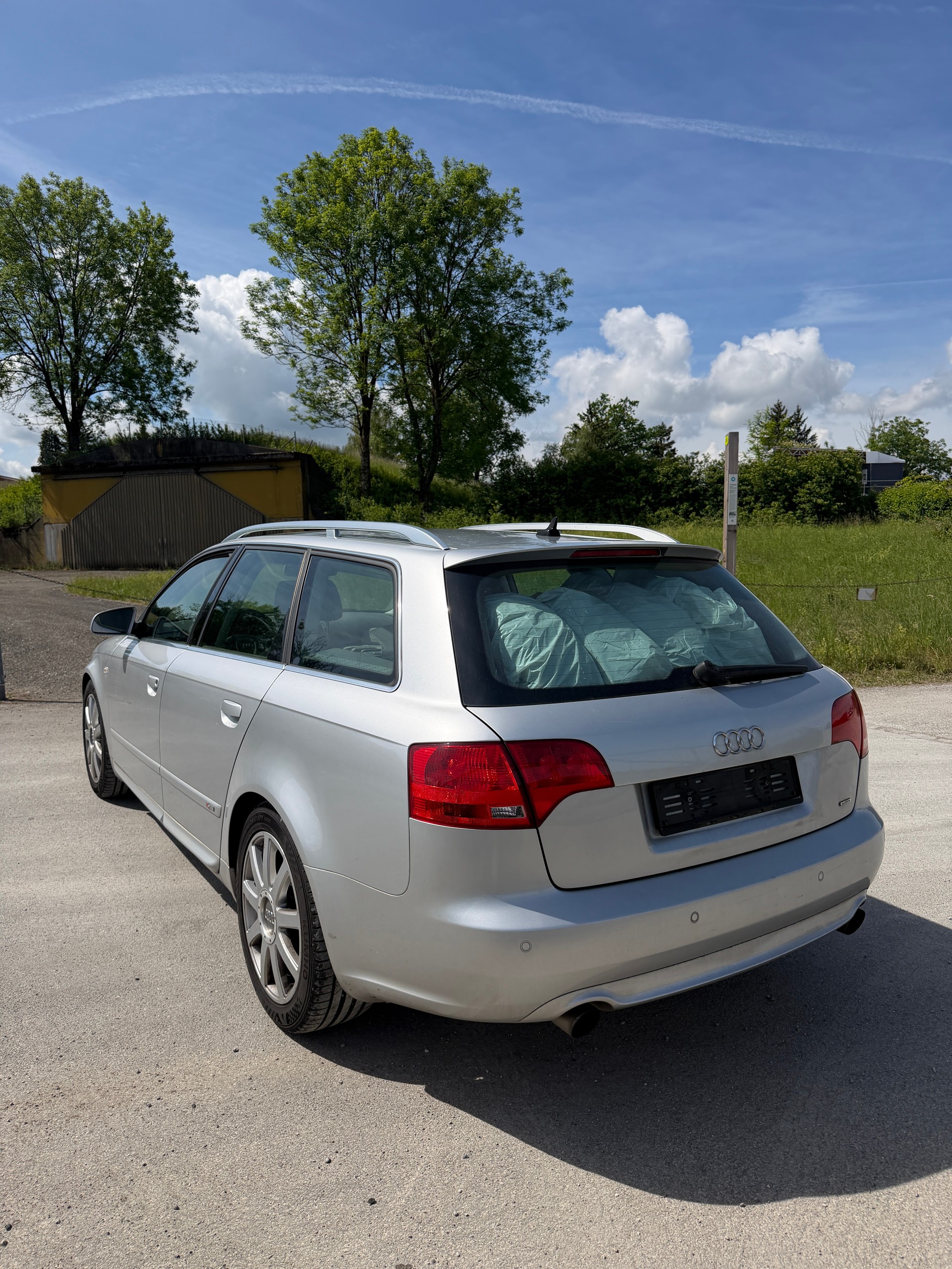 AUDI A4 Avant 2.0 Turbo FSI quattro-image-4