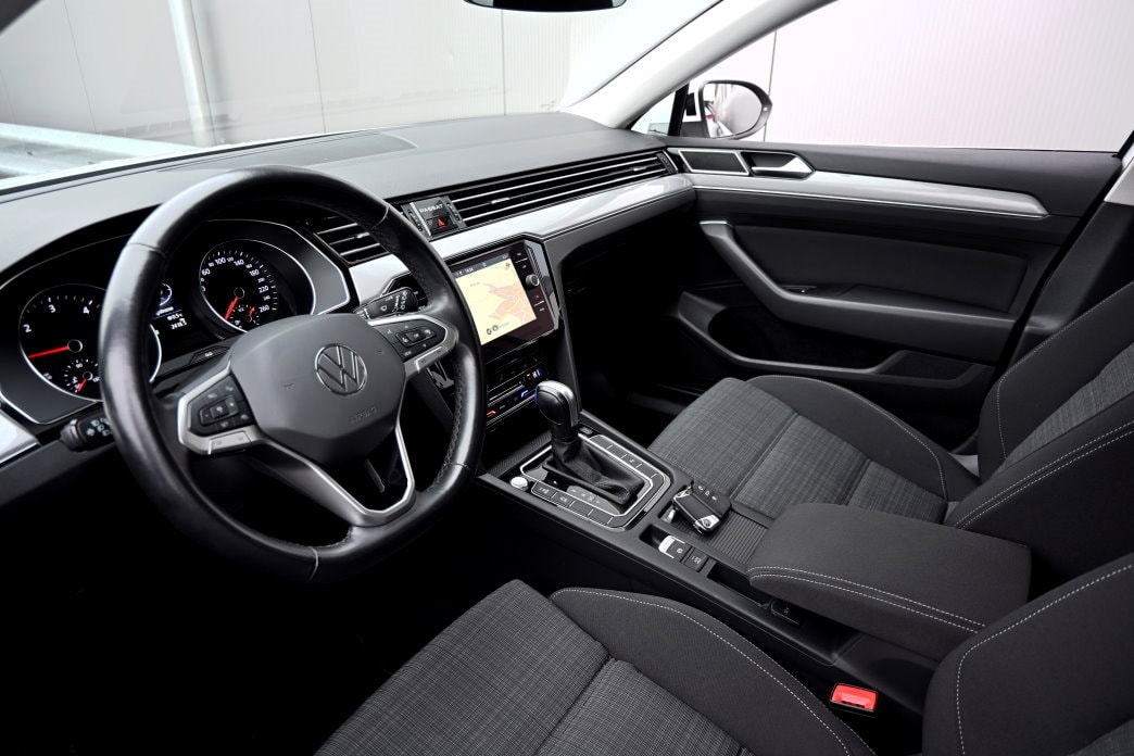 VW Passat Variant 2.0 TDI Business DSG-image-7